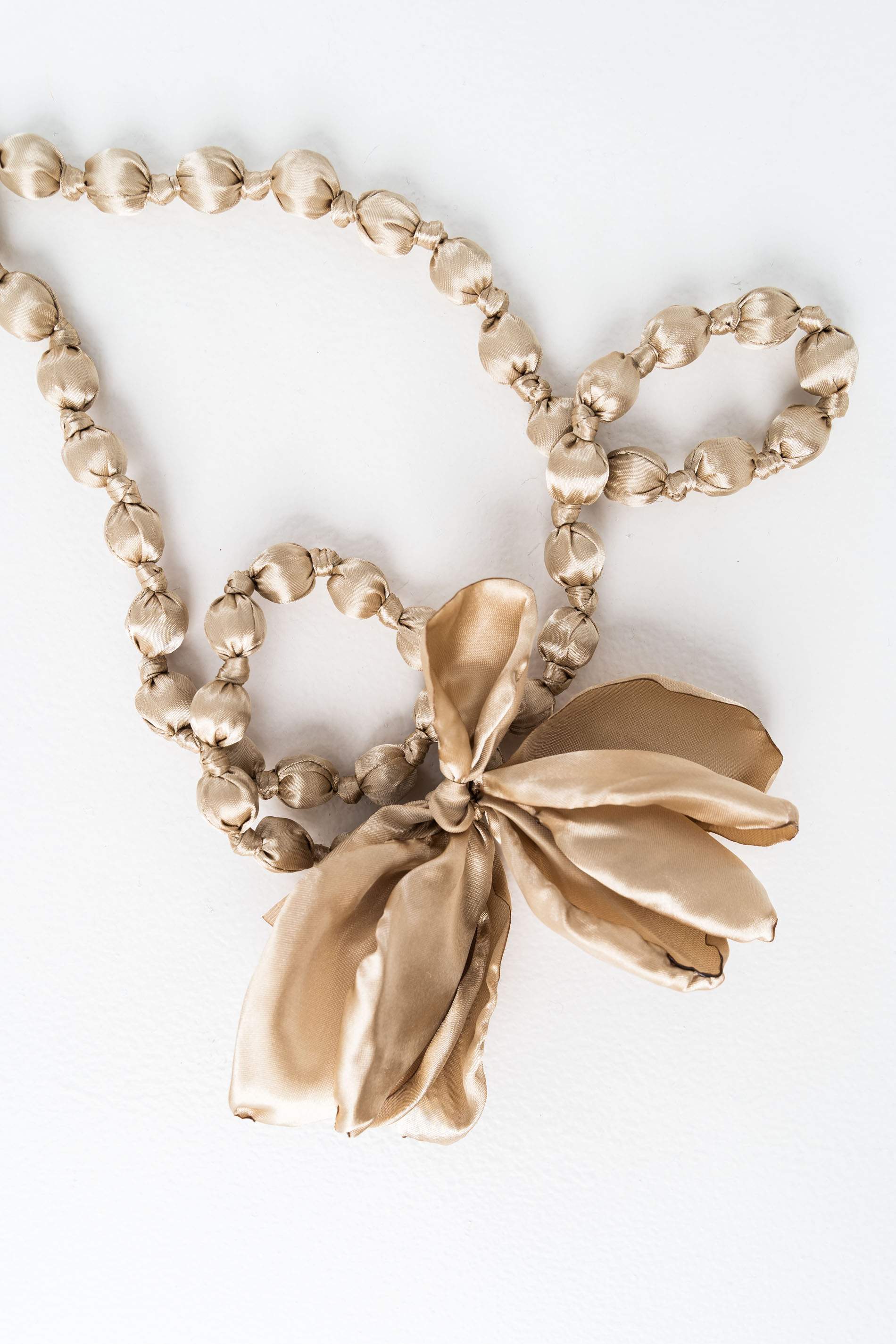 COLLAR FLOR TEJIDO