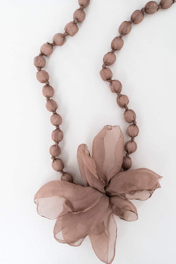 COLLAR FLOR TEJIDO