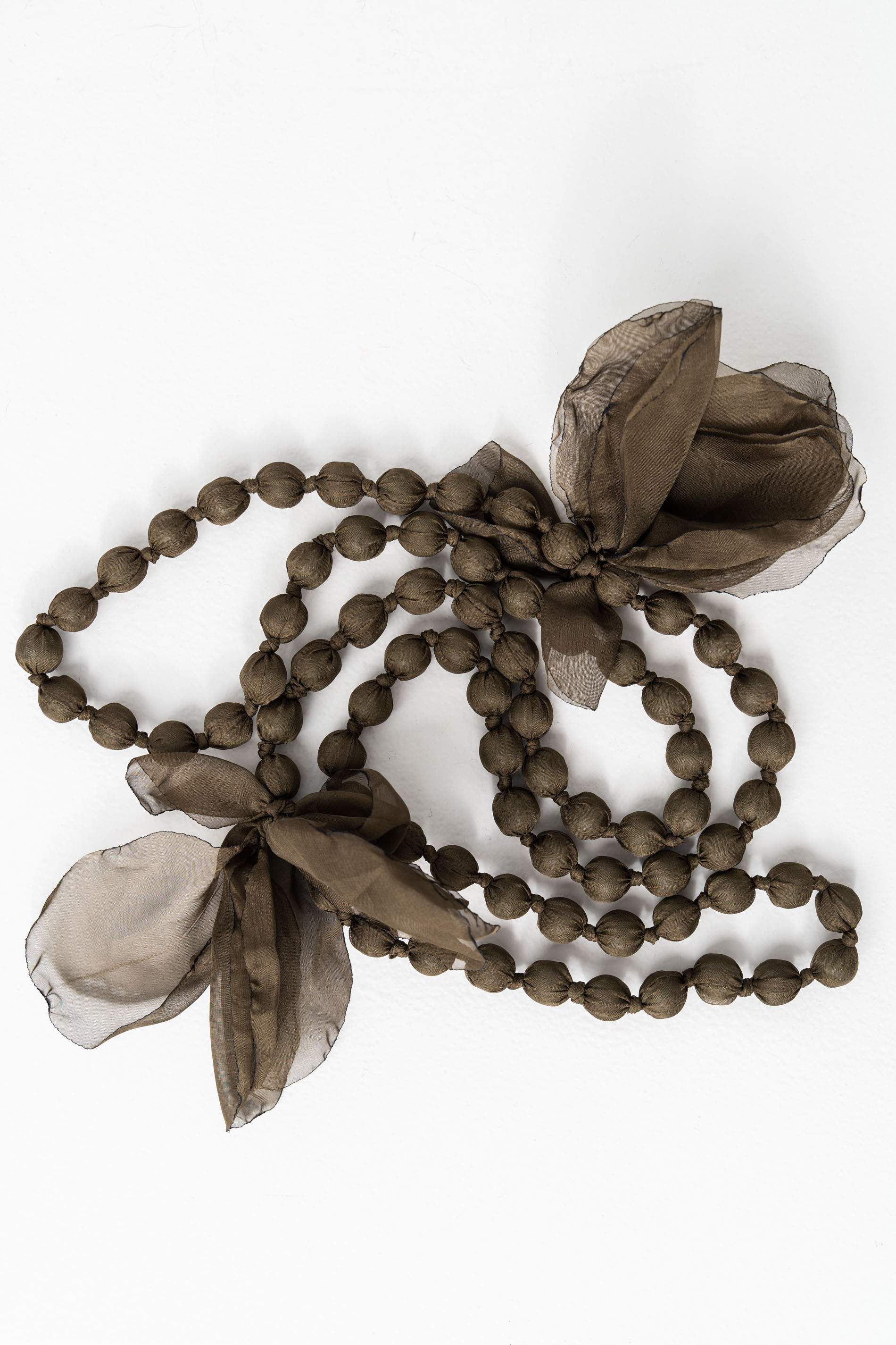 COLLAR TEJIDO FLOR