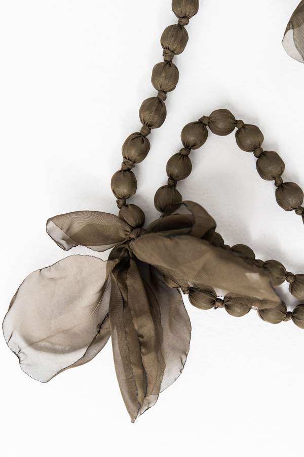 COLLAR TEJIDO FLOR