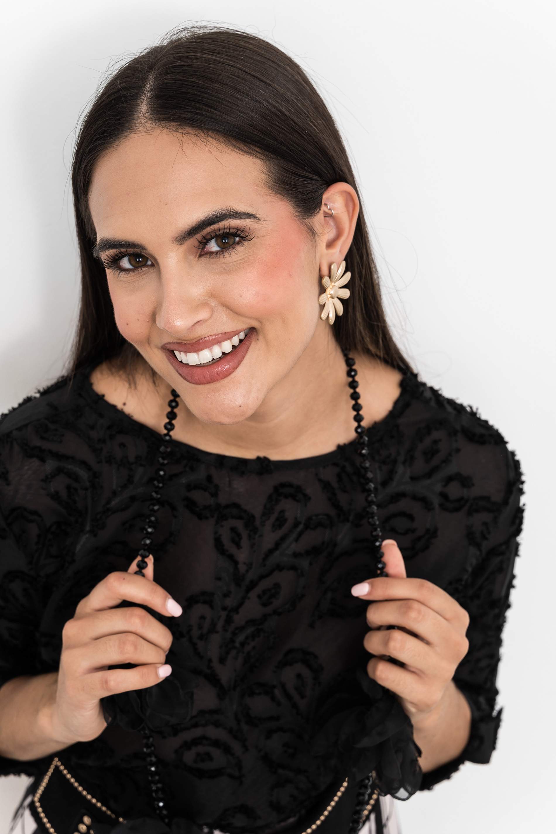 COLLAR LARGO CRISTALES FLORES NEGRO