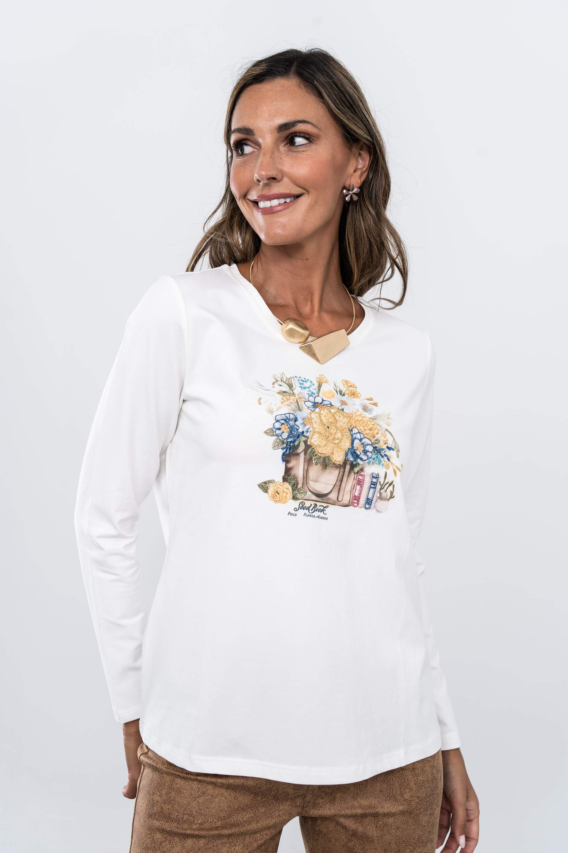 CAMISETA BORDADOS FLOR CRUDO