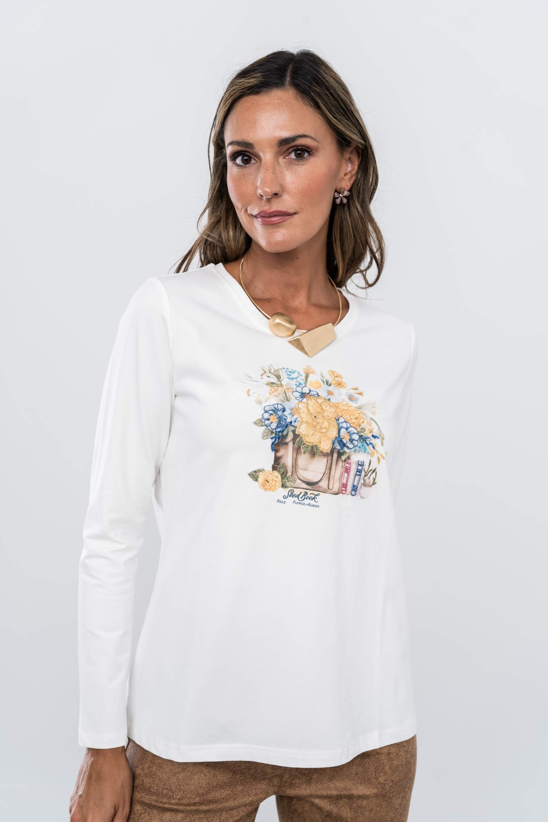 CAMISETA BORDADOS FLOR CRUDO