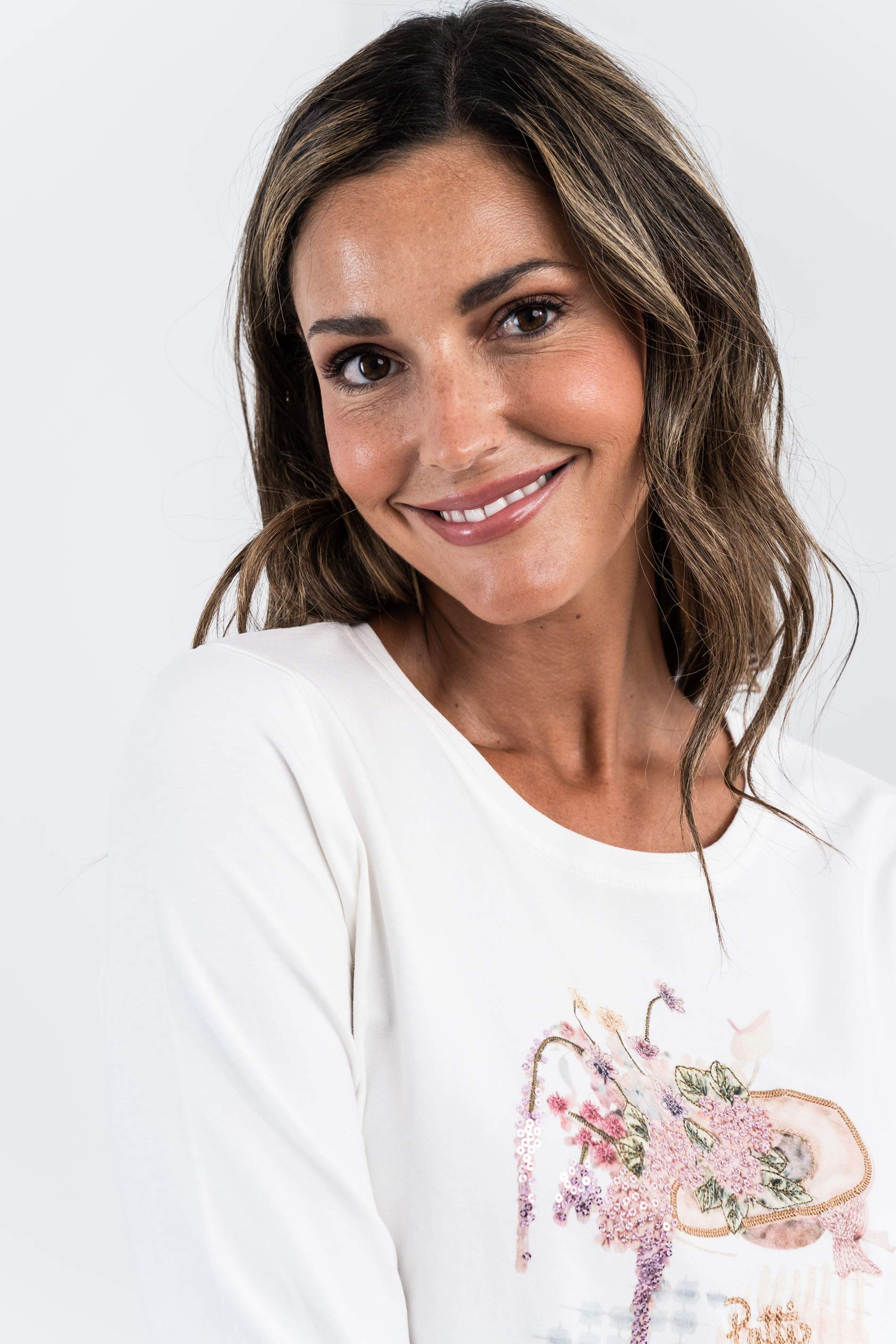 CAMISETA BORDADO SOMBRERO CRUDO