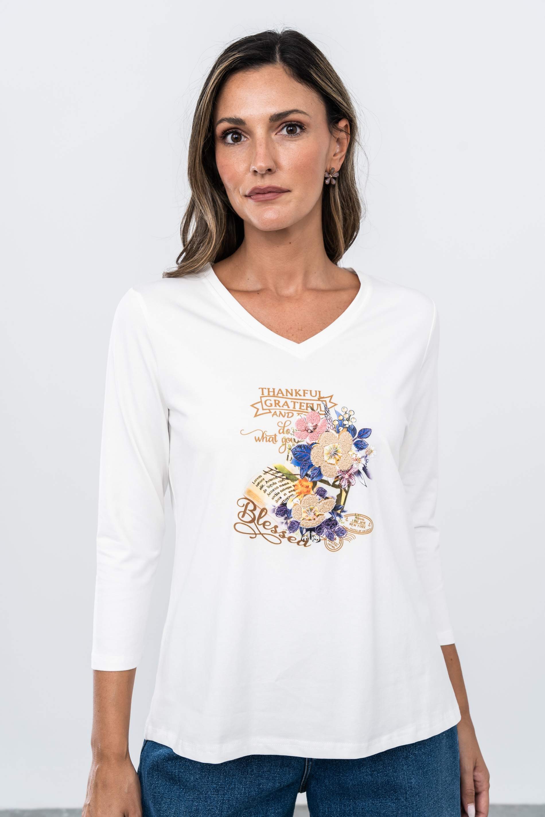 CAMISETA BORDADO CUELLO PICO CRUDO