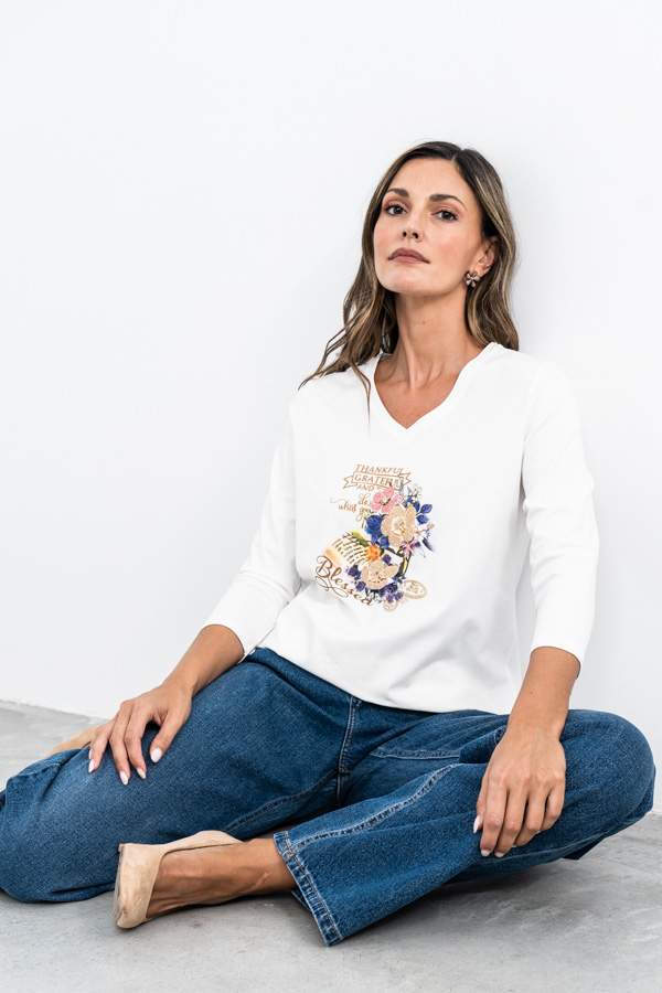 CAMISETA BORDADO CUELLO PICO CRUDO