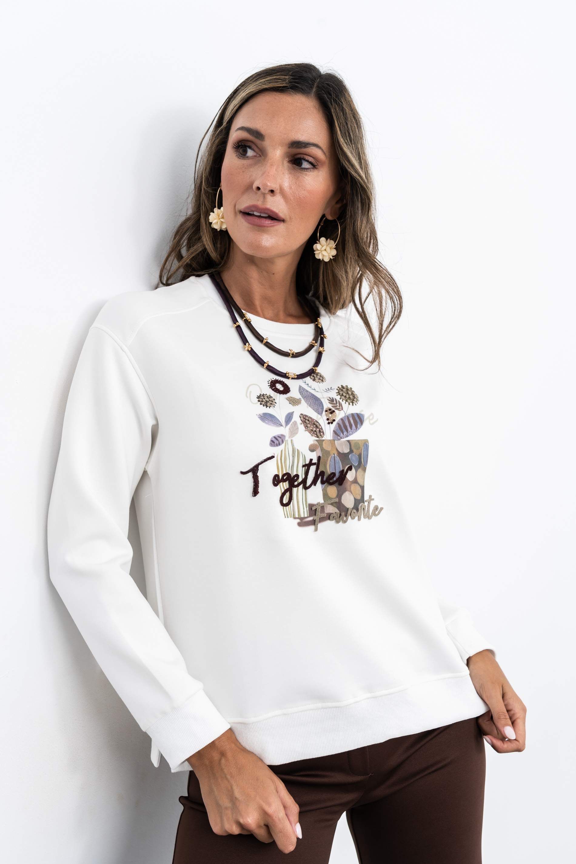 SUDADERA BORDADOS CRUDO