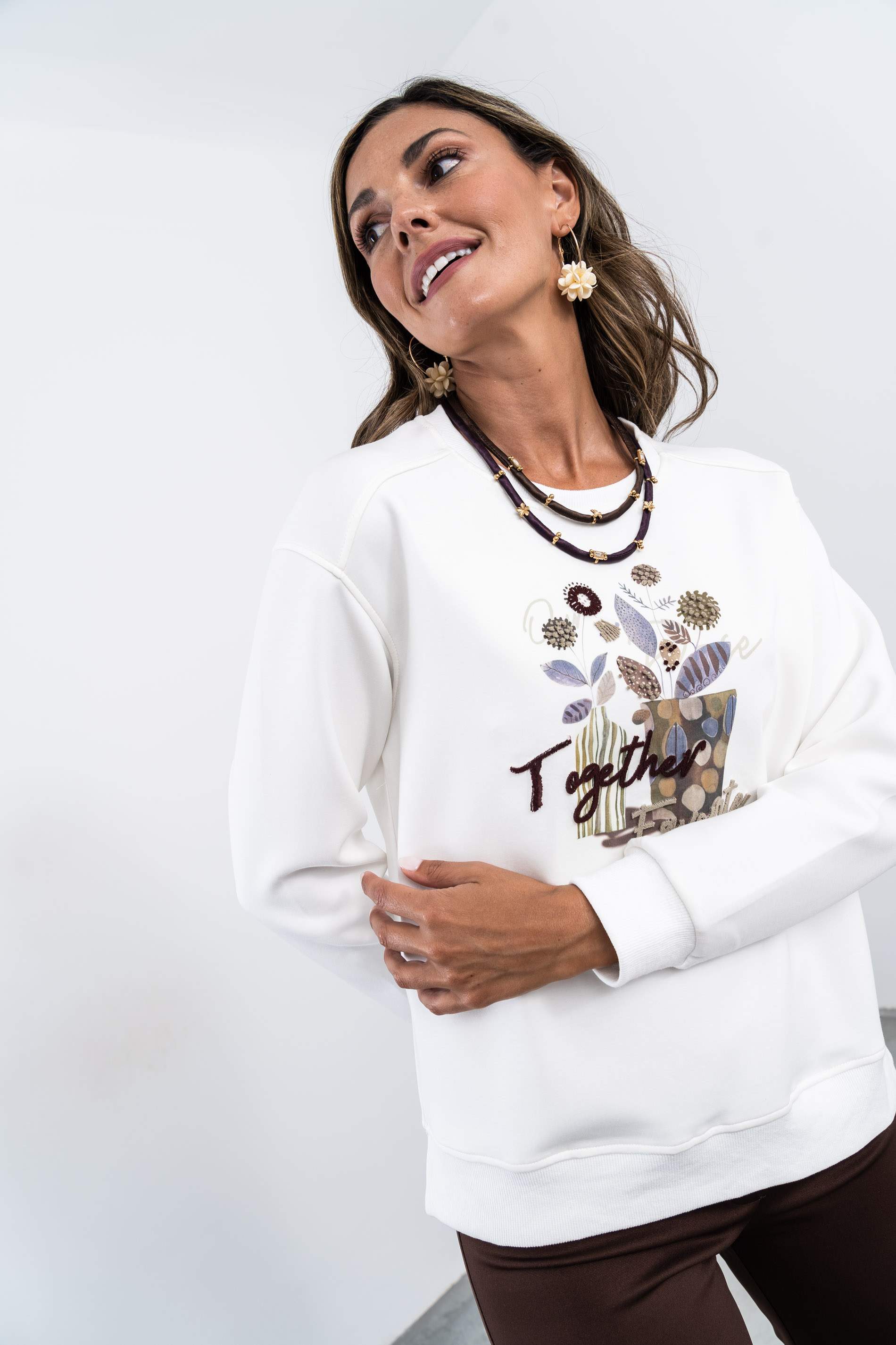 SUDADERA BORDADOS CRUDO