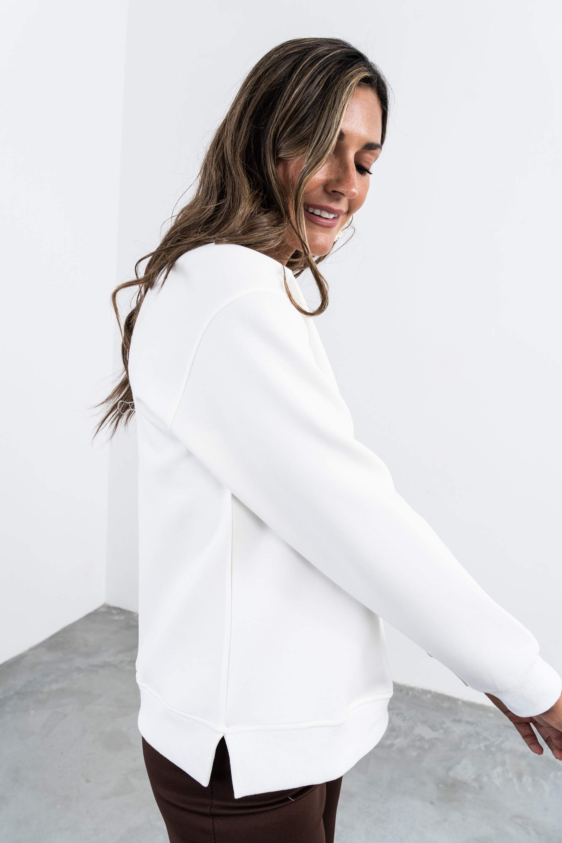 SUDADERA BORDADOS CRUDO