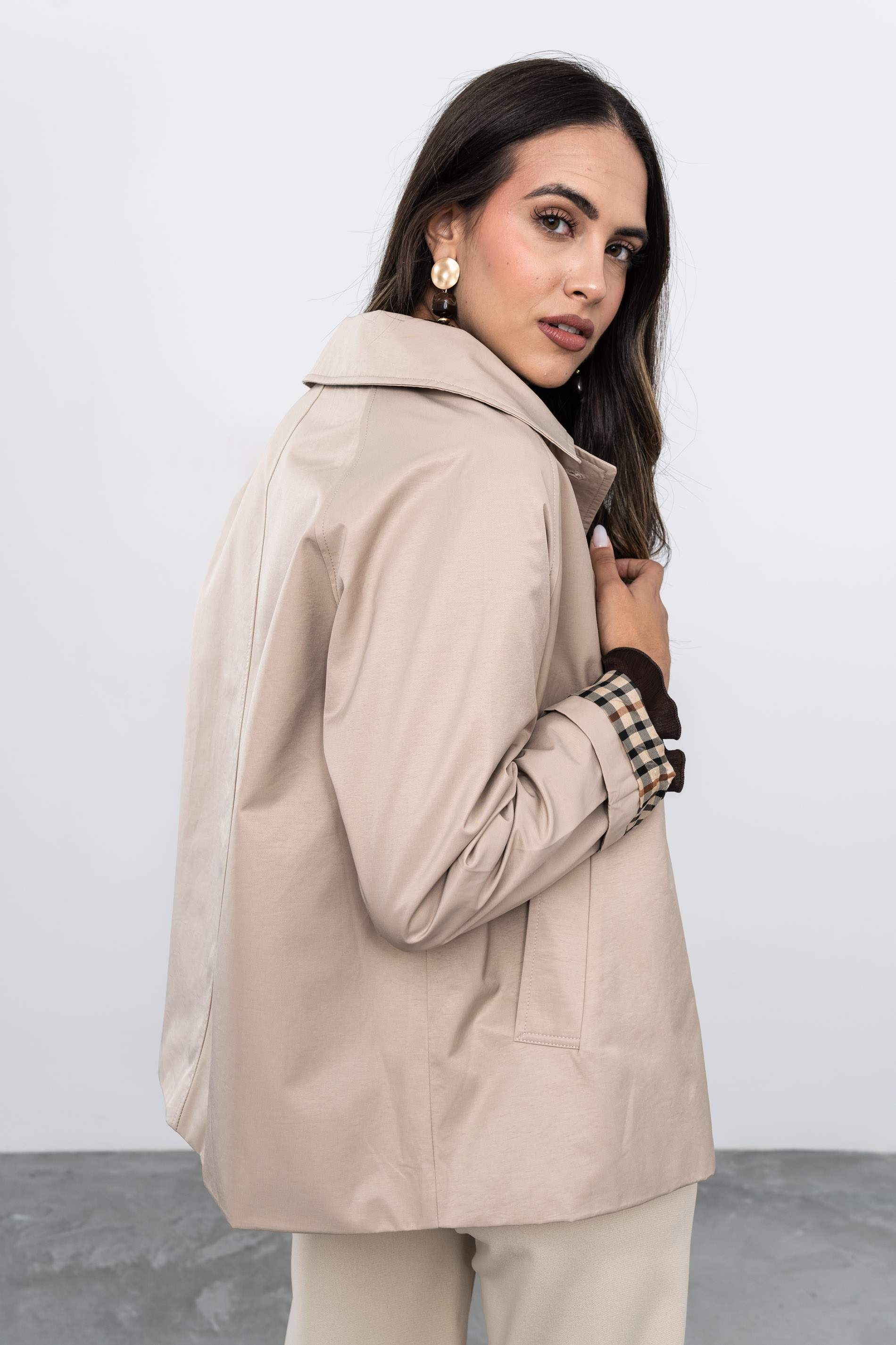 TRENCH EVASÉ BOTONES BEIGE