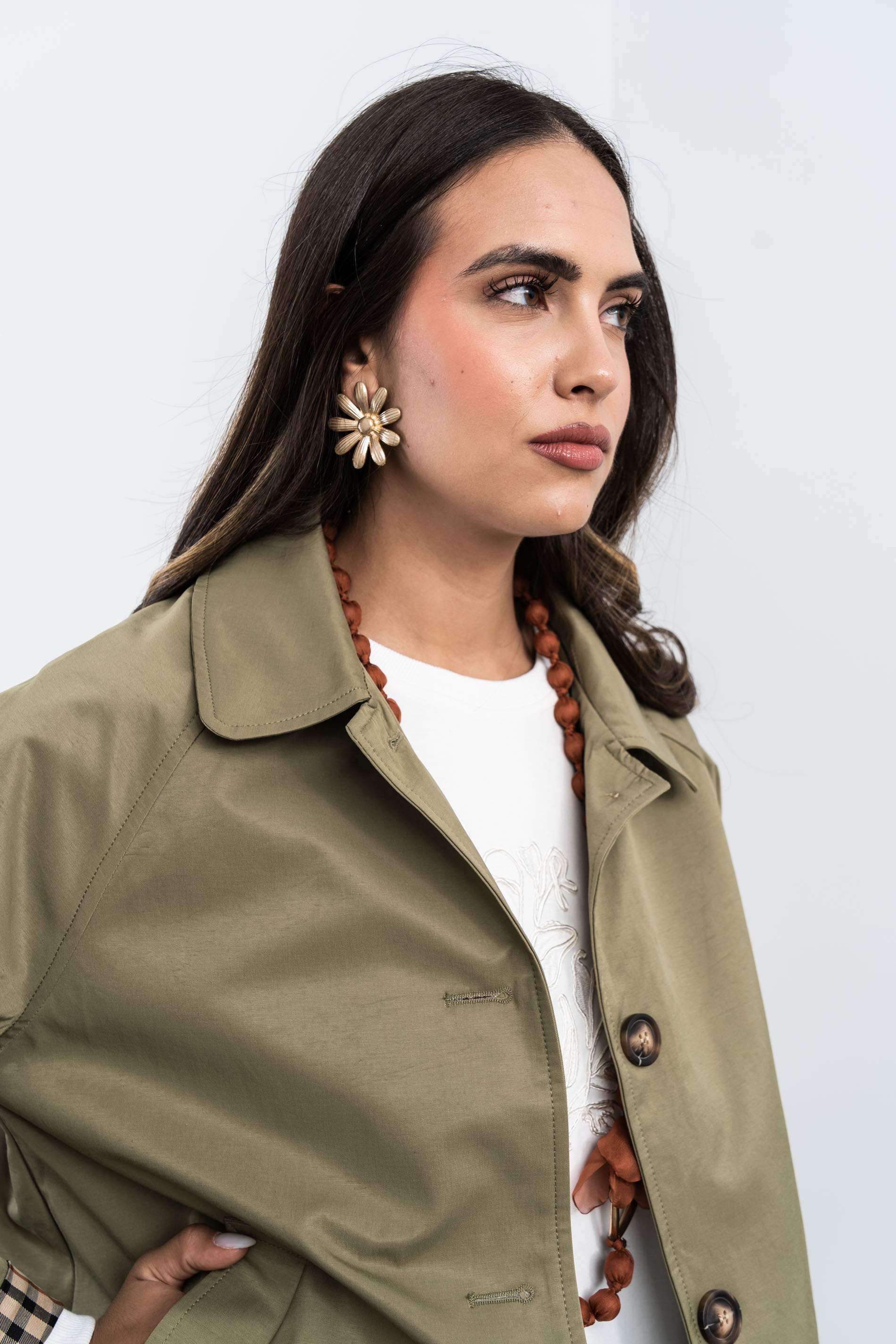 TRENCH EVASÉ BOTONES KAKI