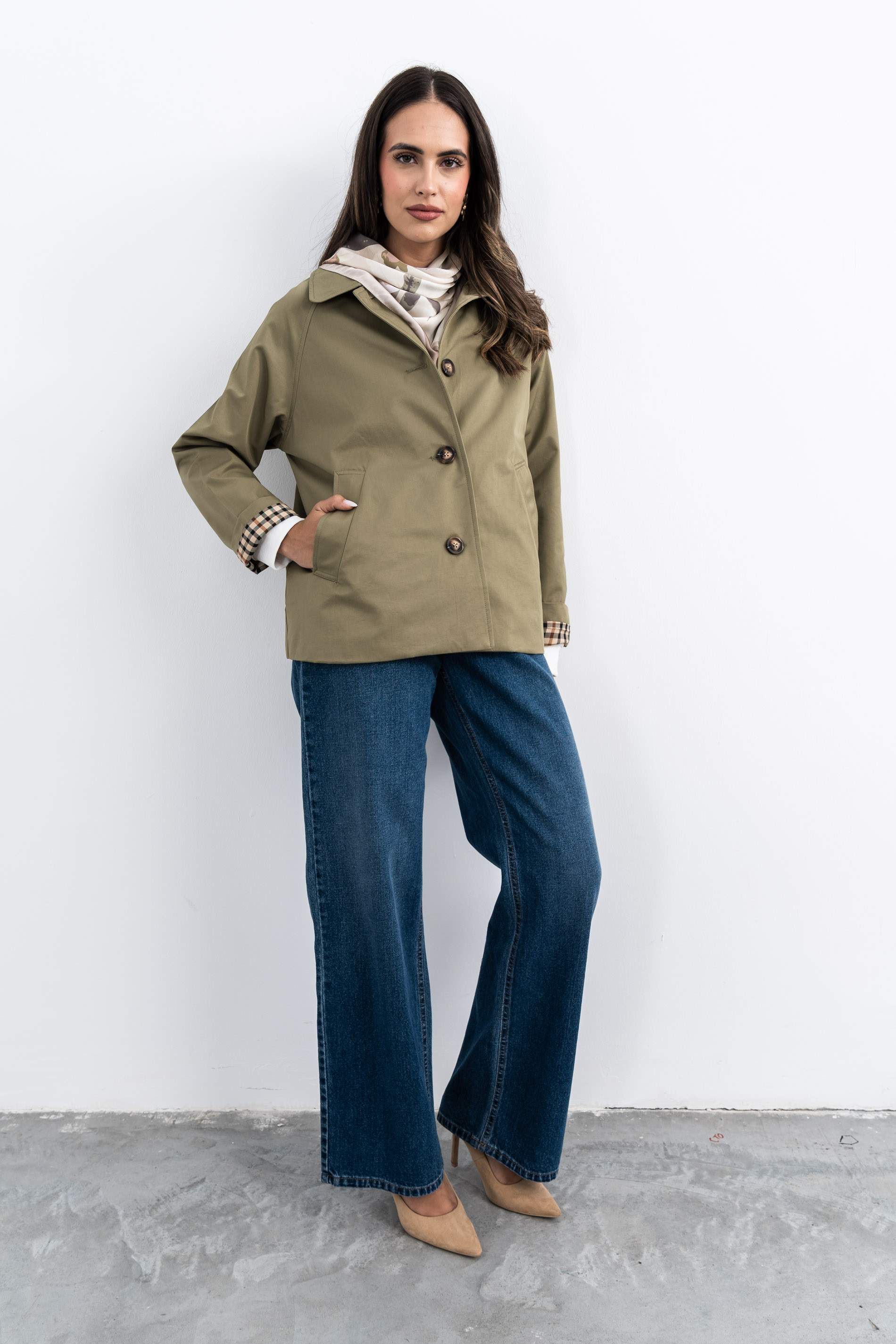 TRENCH EVASÉ BOTONES KAKI