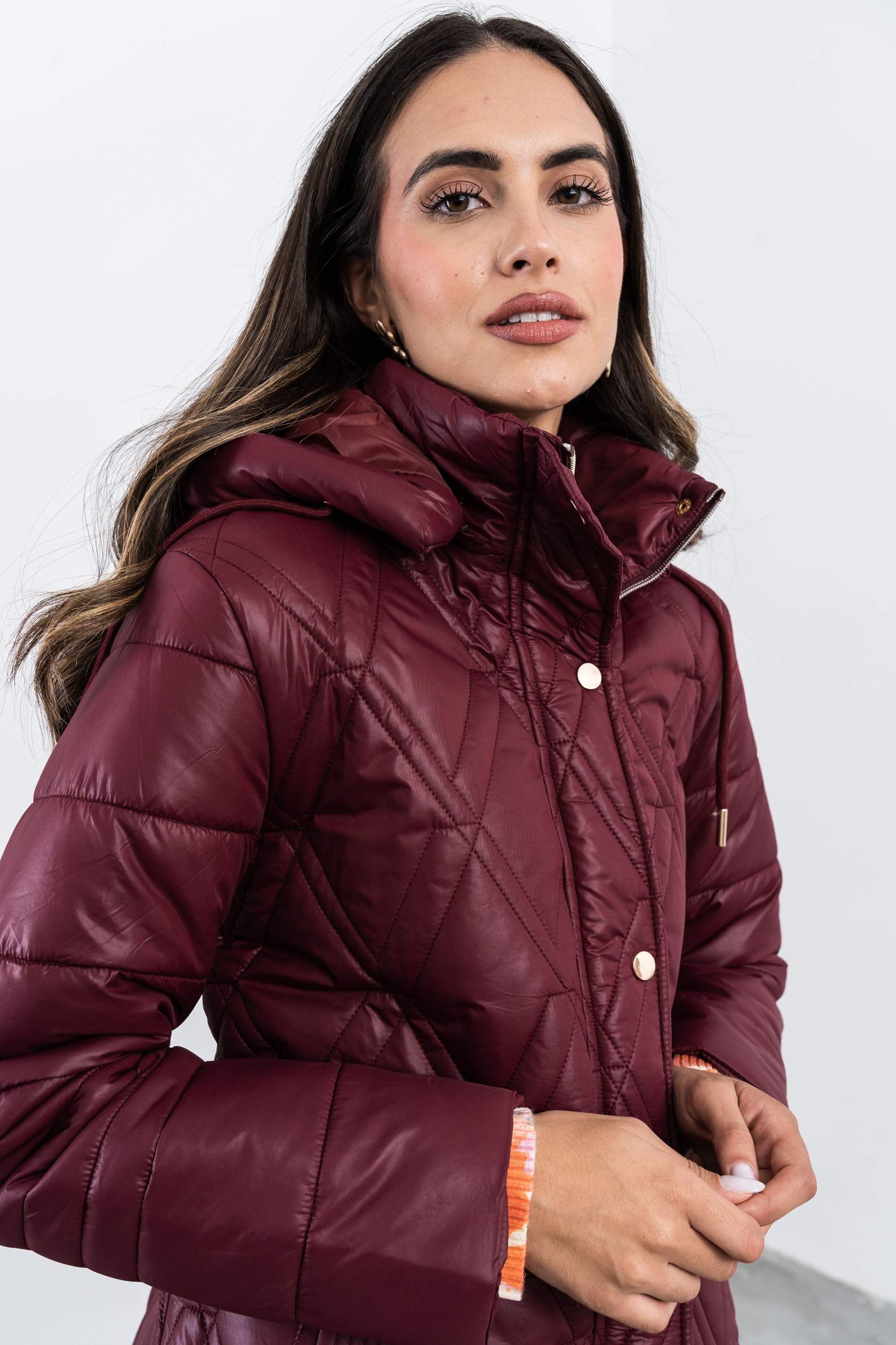 PARKA LARGA PESPUNTES COMBINADOS BURDEOS