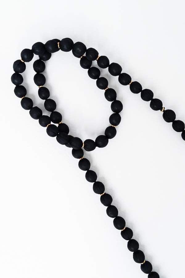 COLLAR BOLITAS TEJIDO