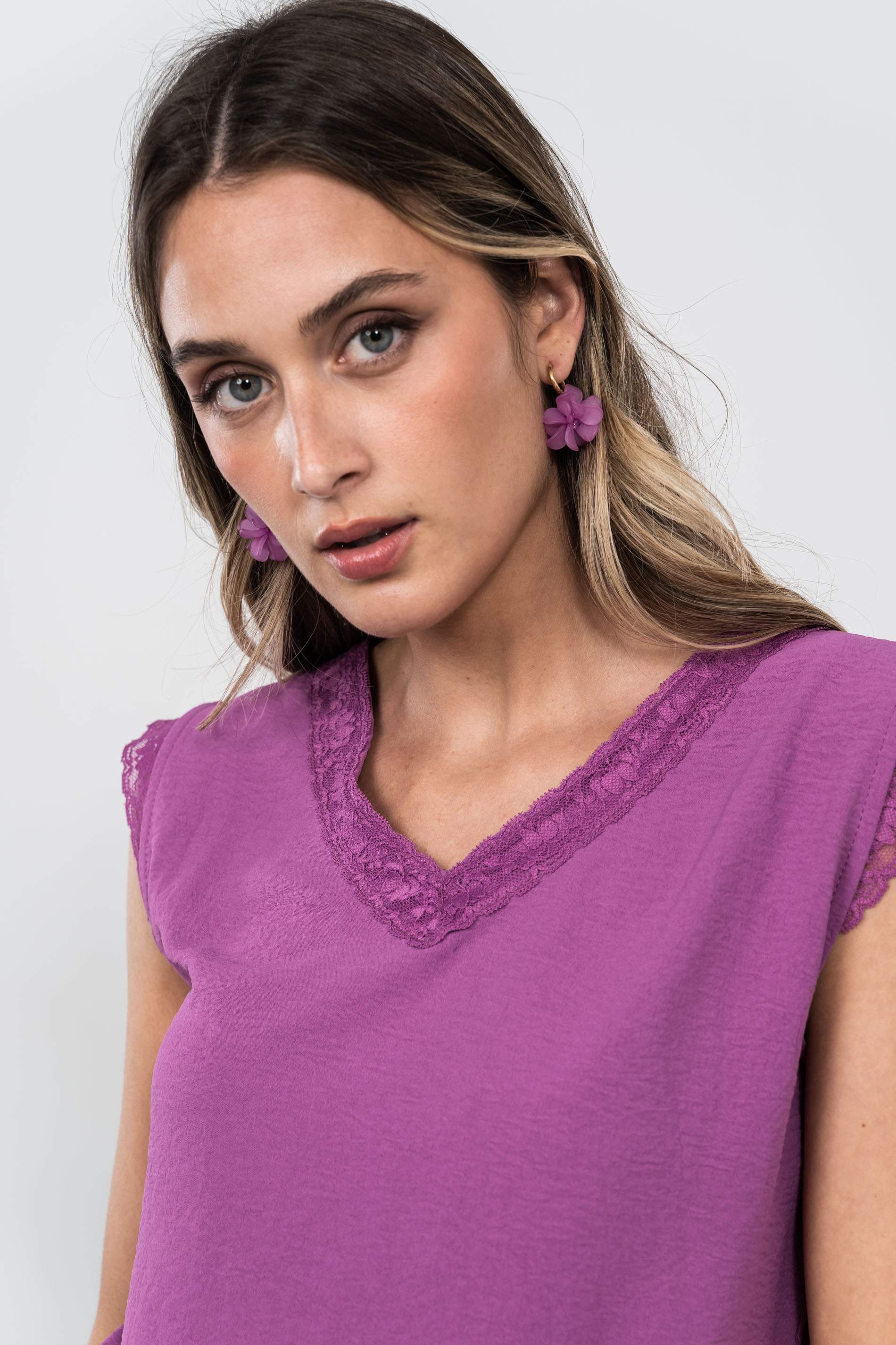 BLUSA ENCAJE MANGA SISA MALVA