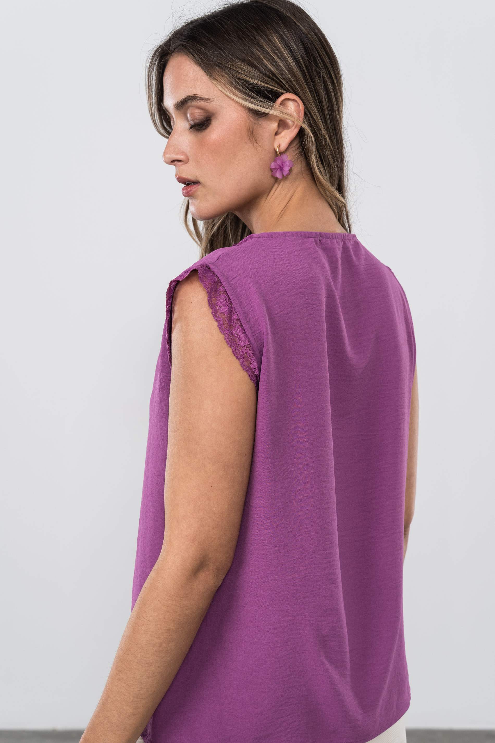 BLUSA ENCAJE MANGA SISA MALVA