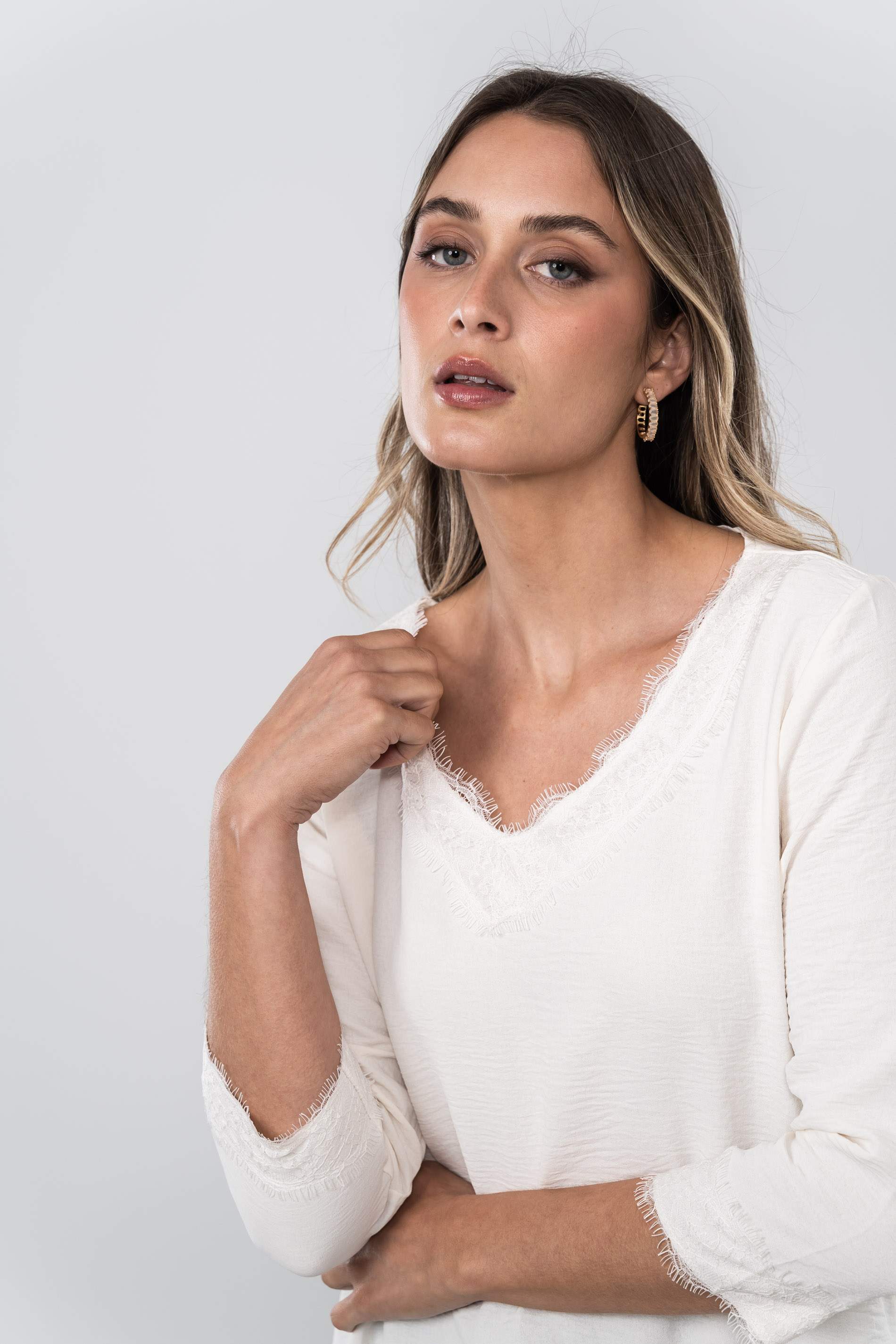BLUSA ENCAJE MANGA FRANCESA CRUDO