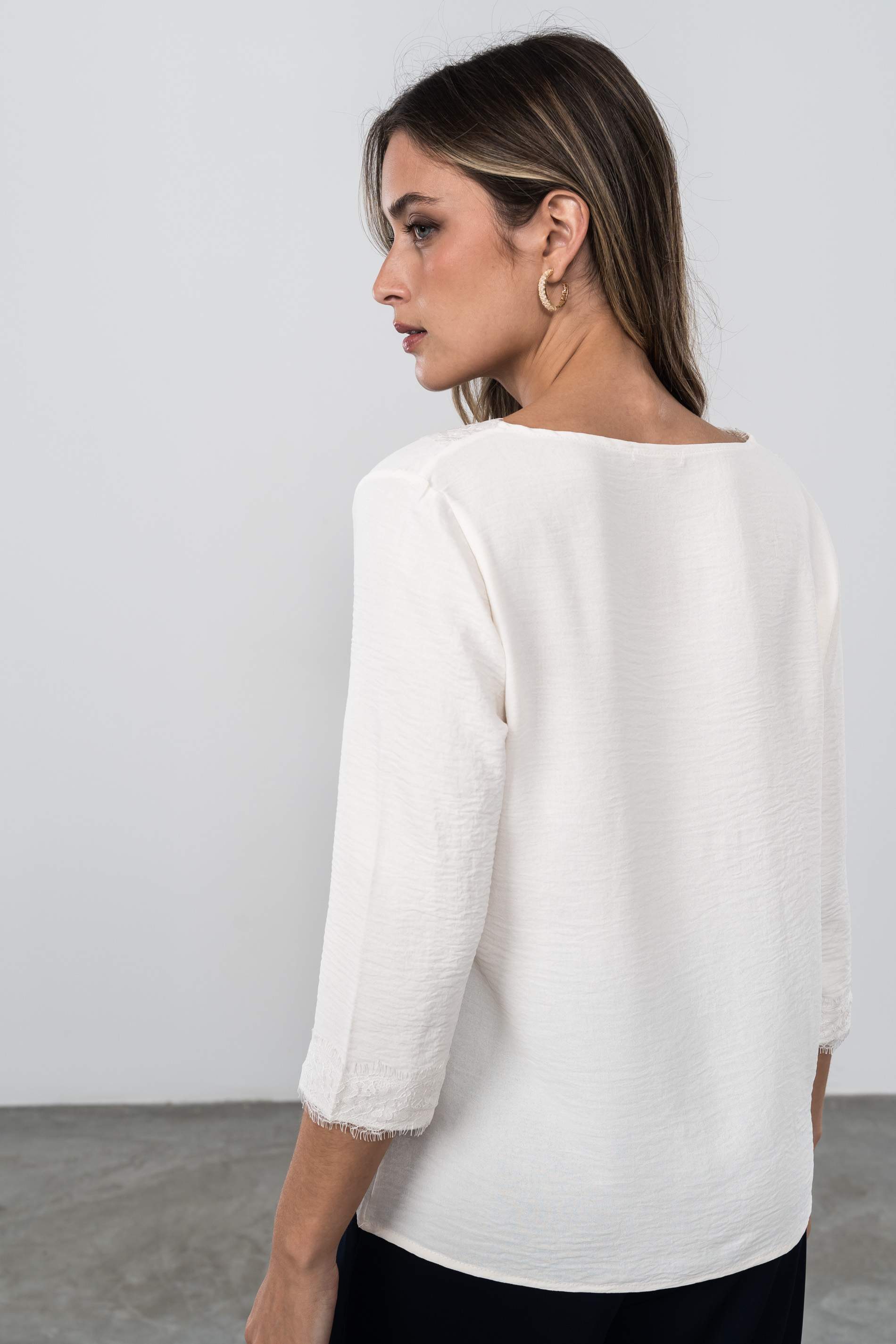 BLUSA ENCAJE MANGA FRANCESA CRUDO