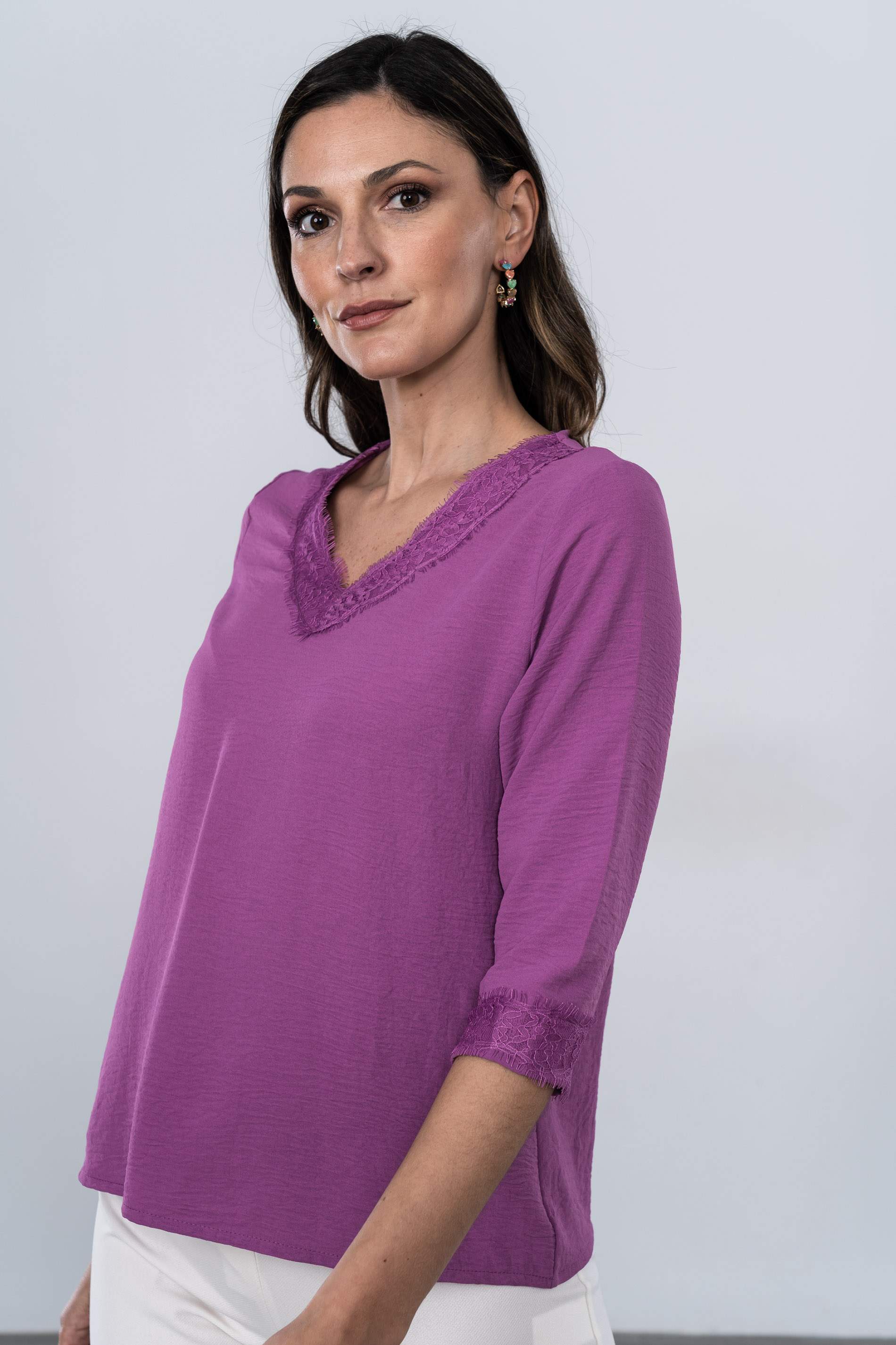 BLUSA ENCAJE MANGA FRANCESA MALVA
