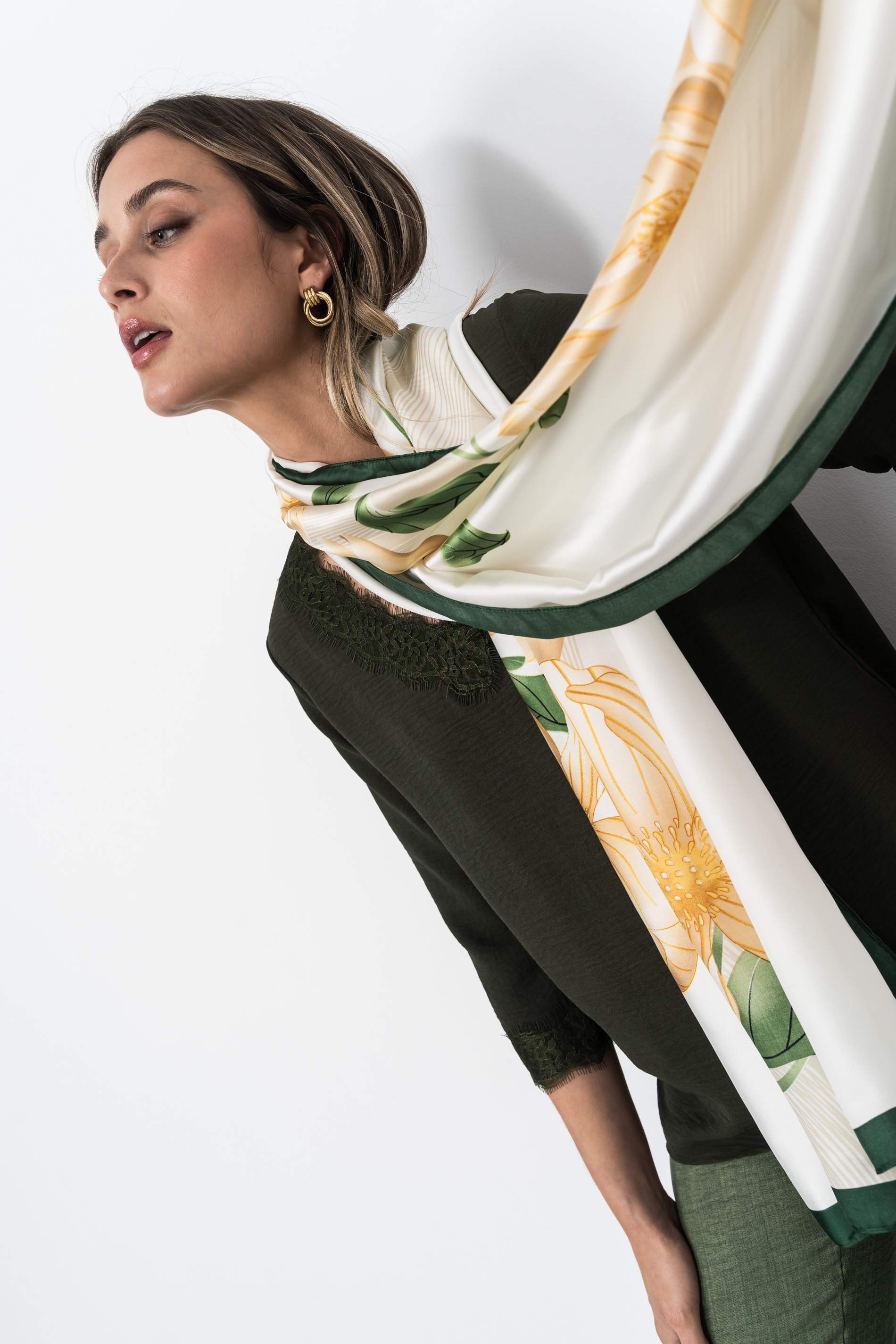 BLUSA ENCAJE MANGA FRANCESA