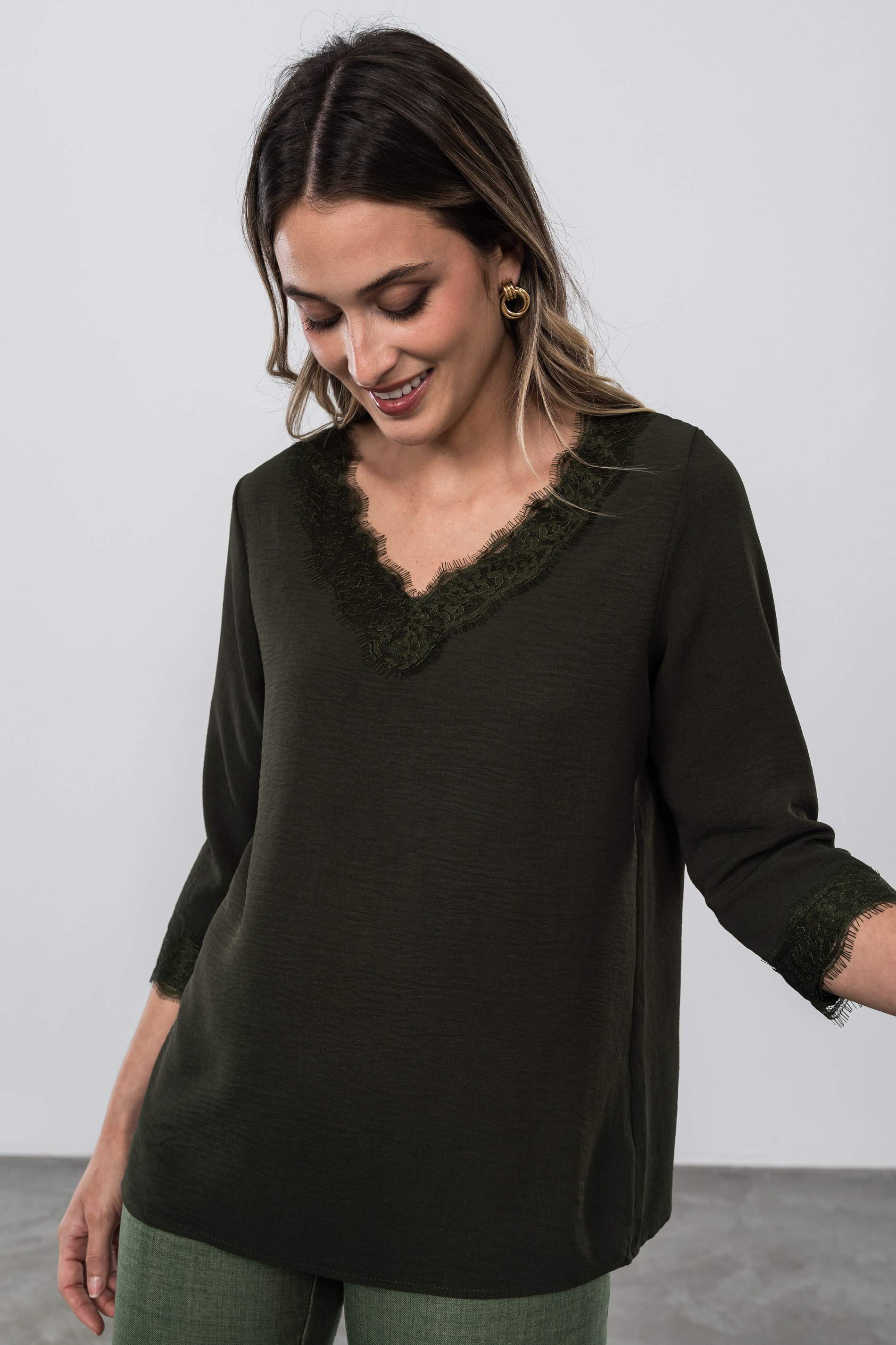 BLUSA ENCAJE MANGA FRANCESA