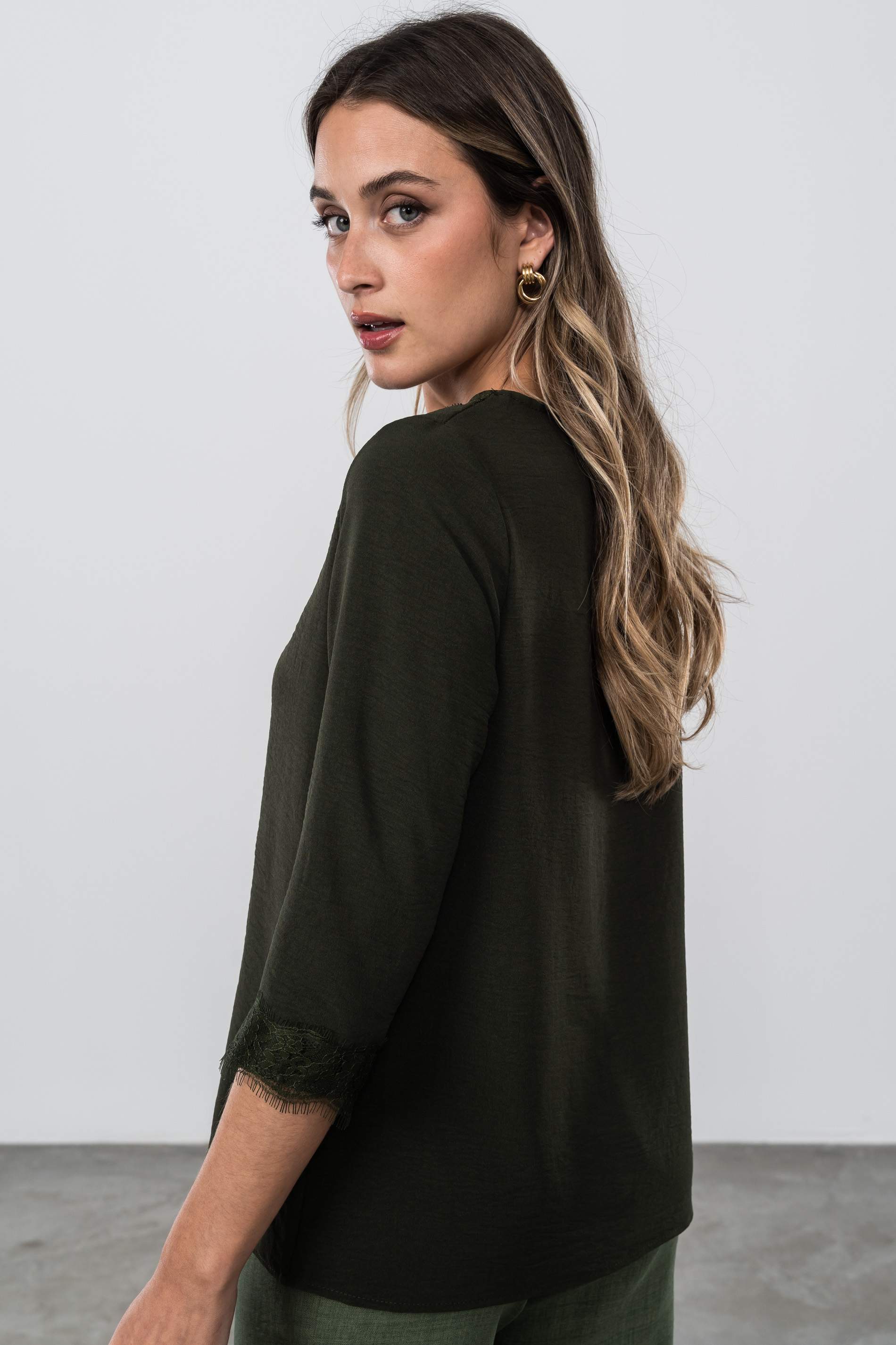 BLUSA ENCAJE MANGA FRANCESA