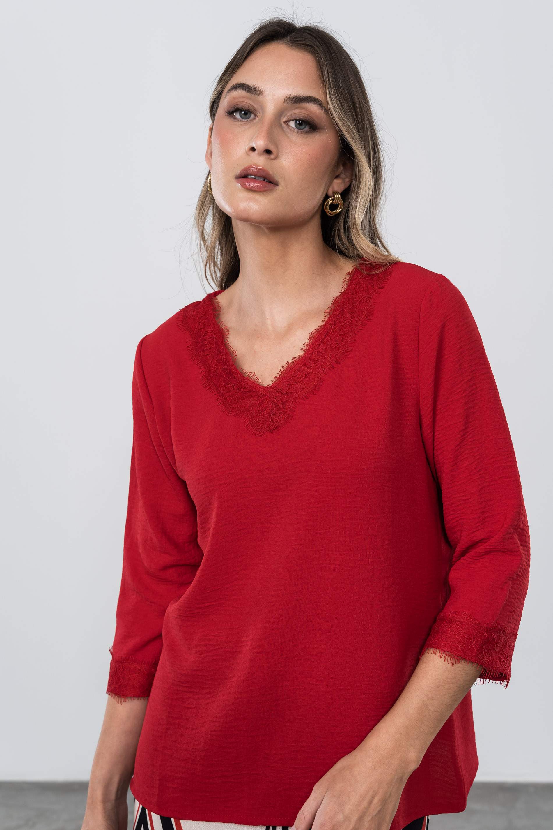 BLUSA ENCAJE MANGA FRANCESA ROJO