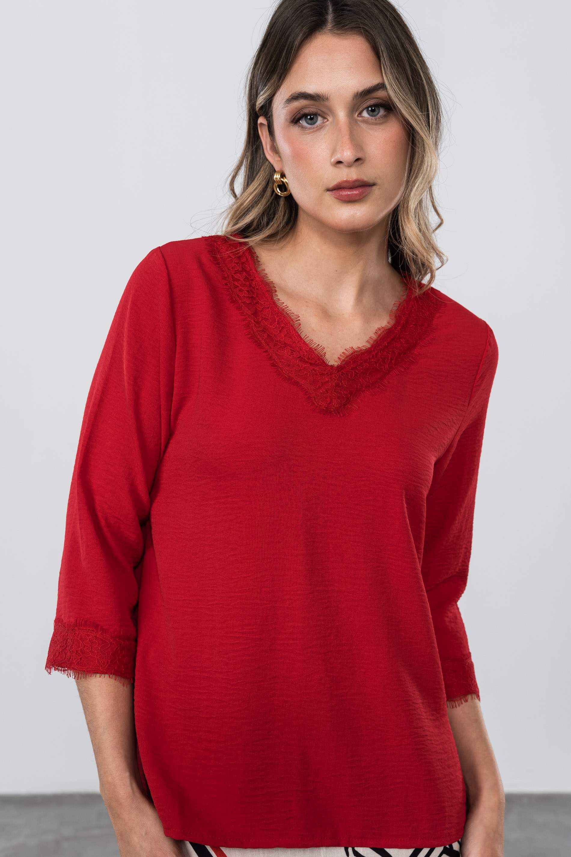 BLUSA ENCAJE MANGA FRANCESA ROJO