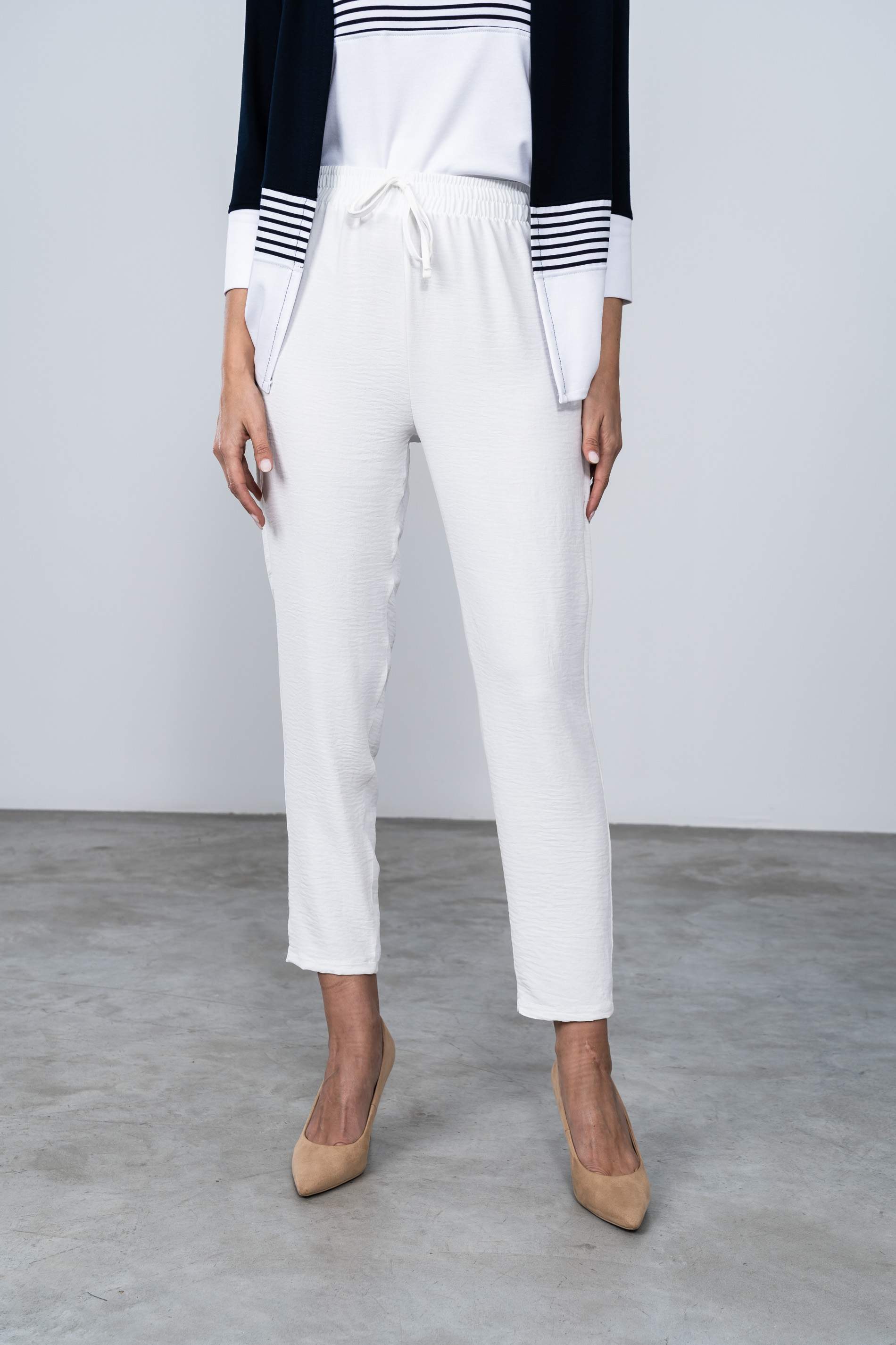 PANTALÓN HOLGADO CORDÓN BLANCO