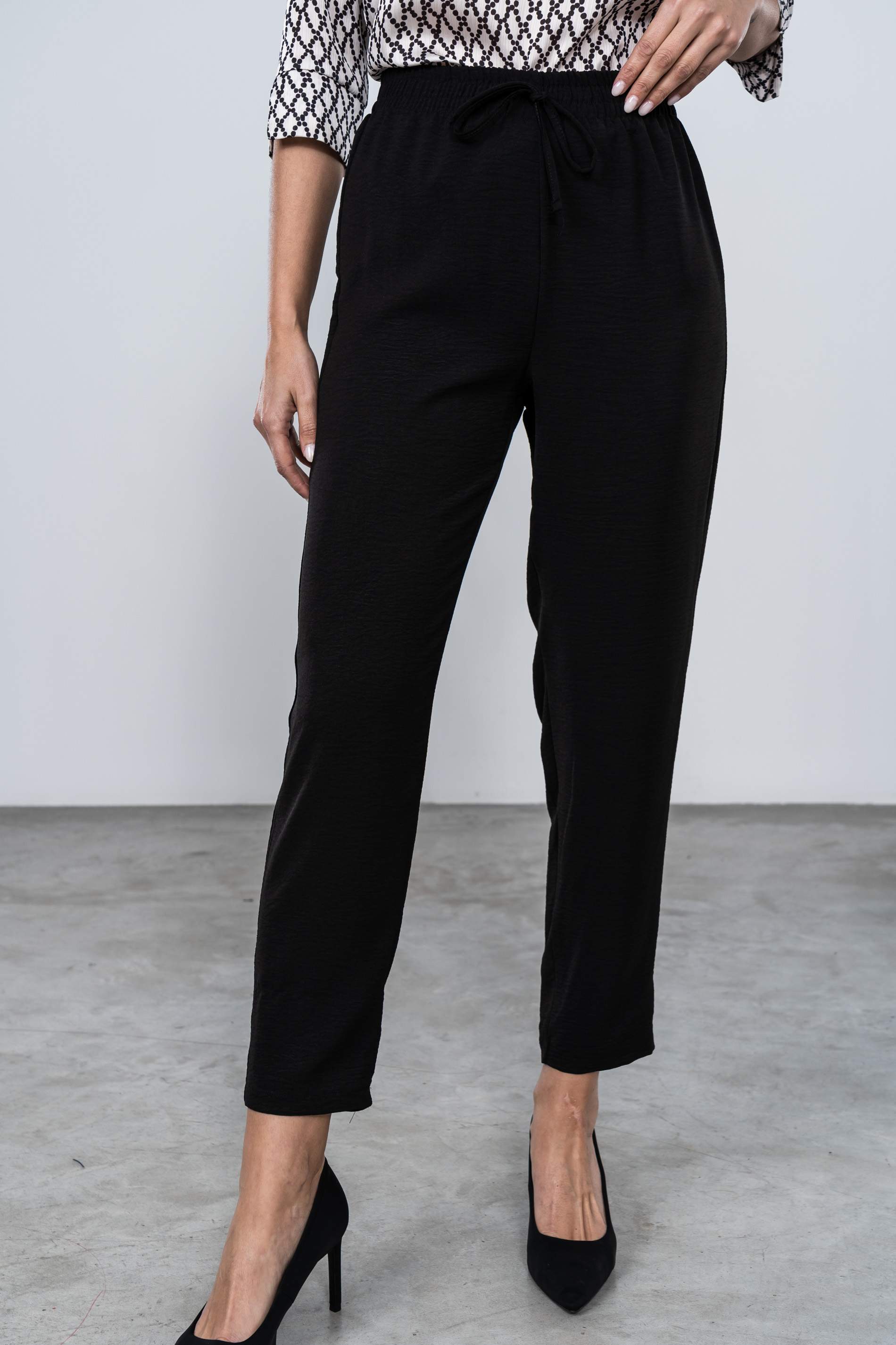 PANTALÓN HOLGADO CORDÓN NEGRO