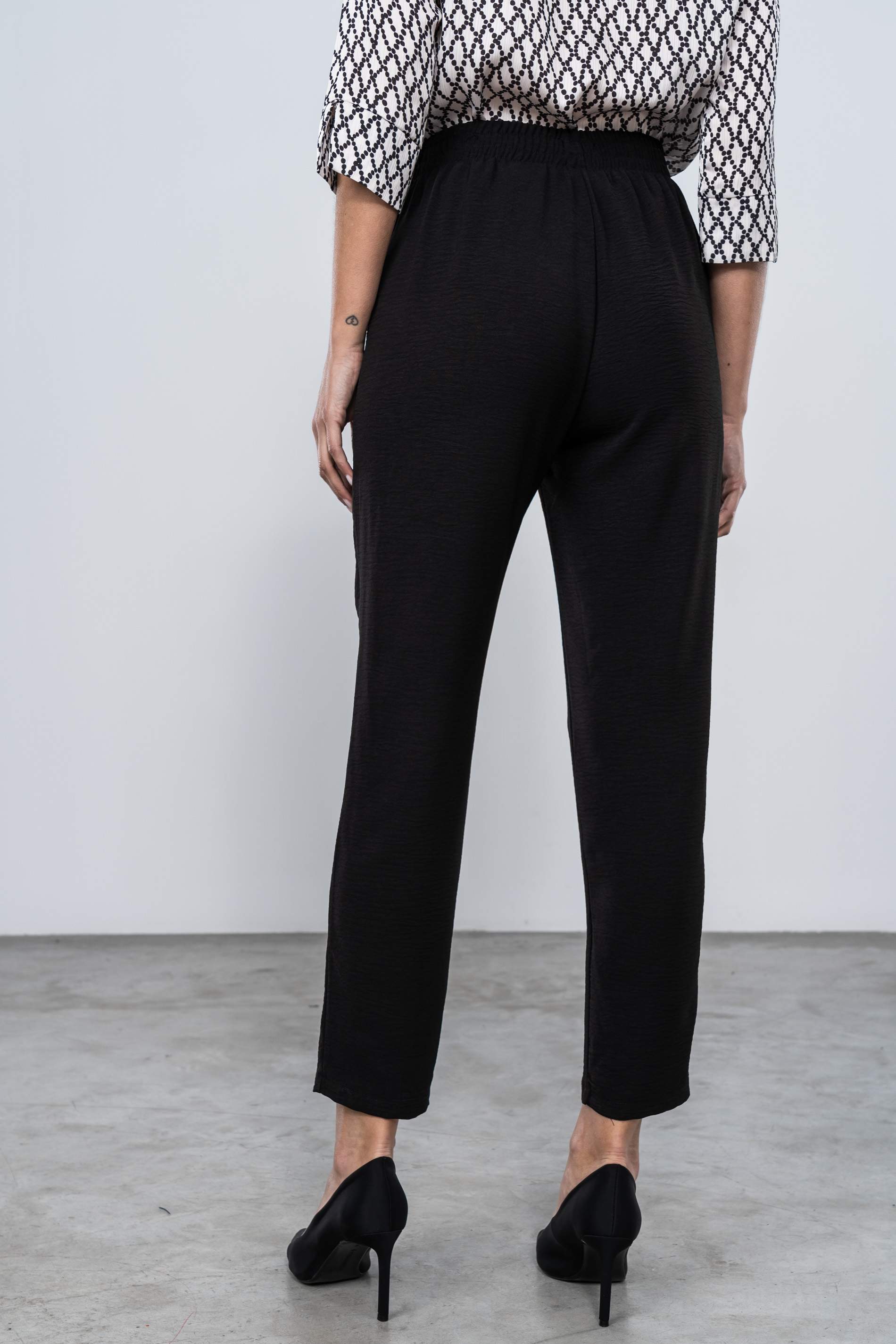 PANTALÓN HOLGADO CORDÓN NEGRO