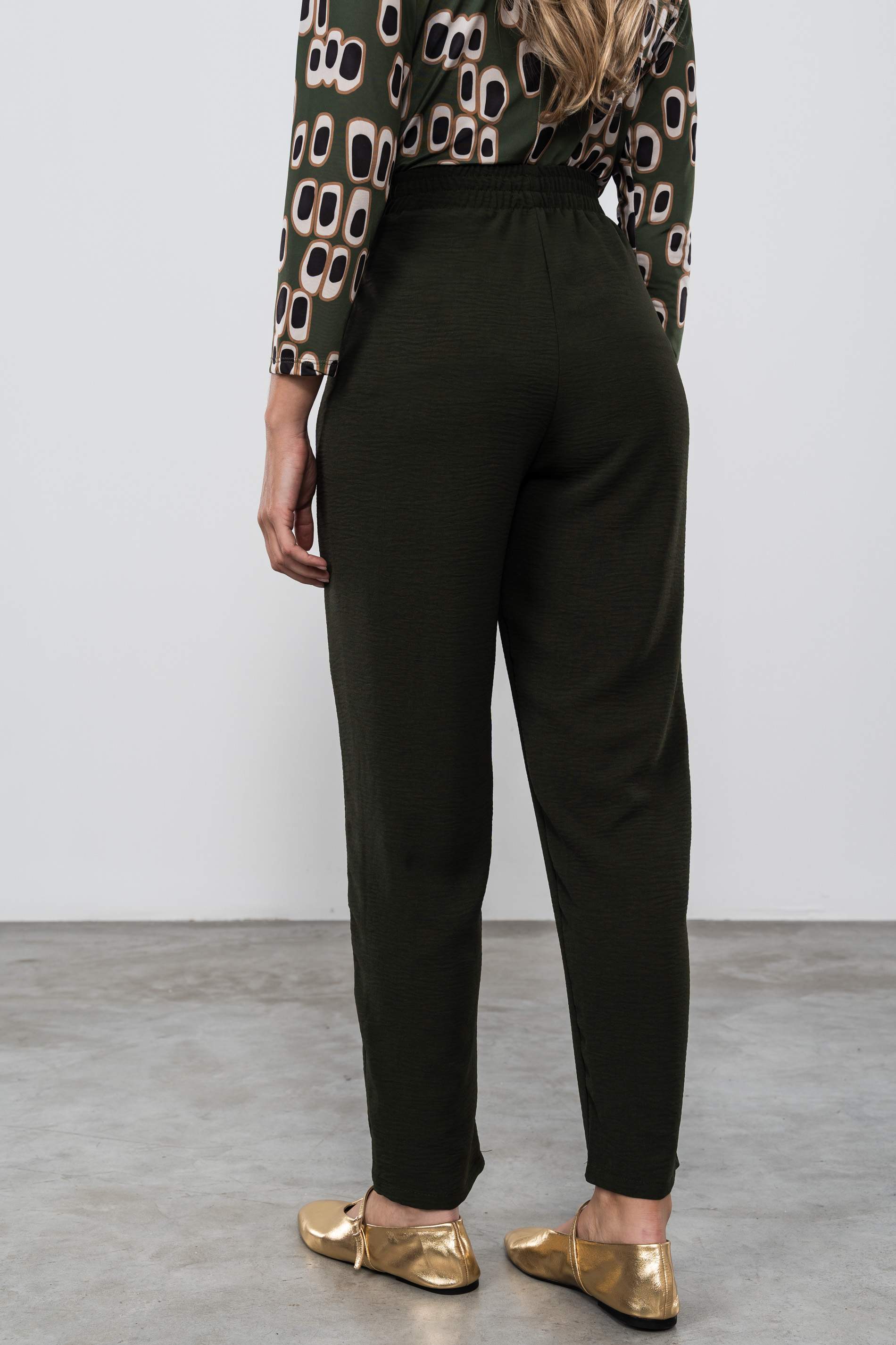 PANTALÓN HOLGADO CORDÓN KAKI