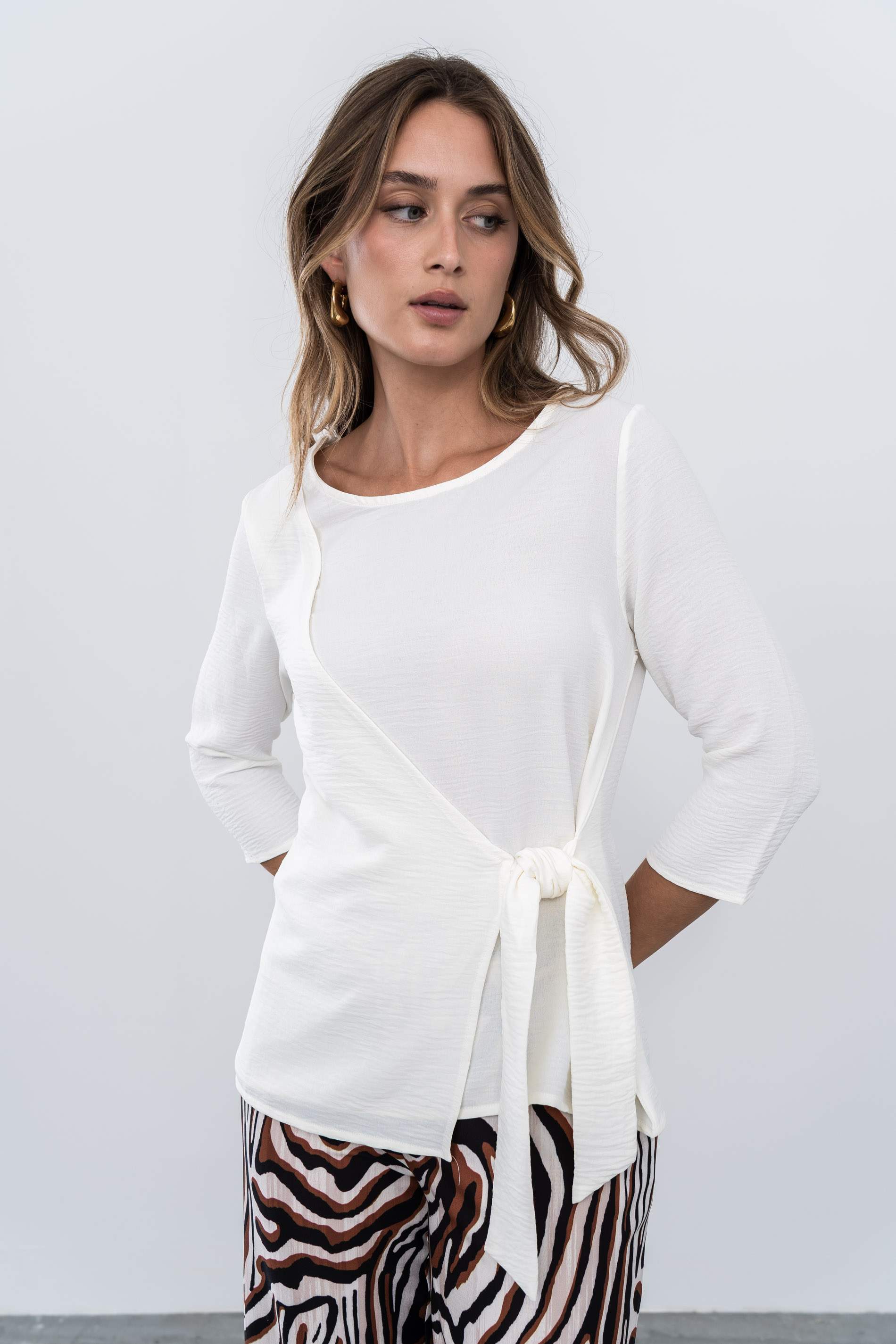 BLUSA EFECTO CRUZADO MANGA FRANCESA CRUDO