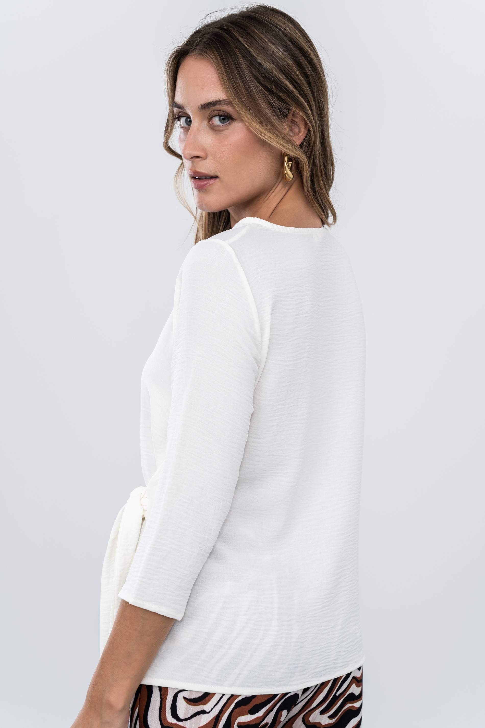 BLUSA EFECTO CRUZADO MANGA FRANCESA CRUDO