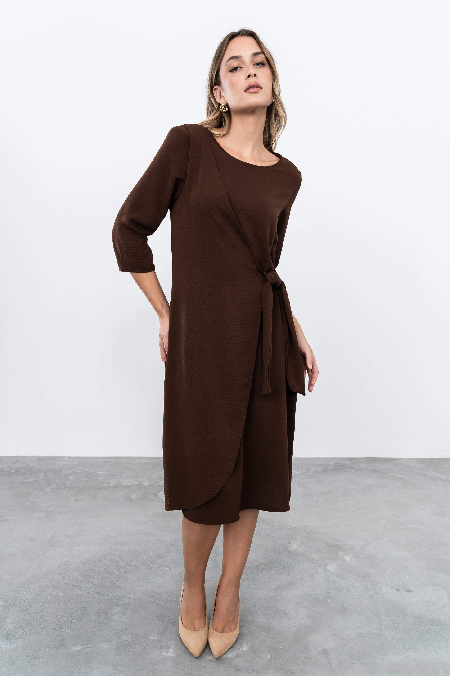 VESTIDO EFECTO CRUZADO MARRÓN