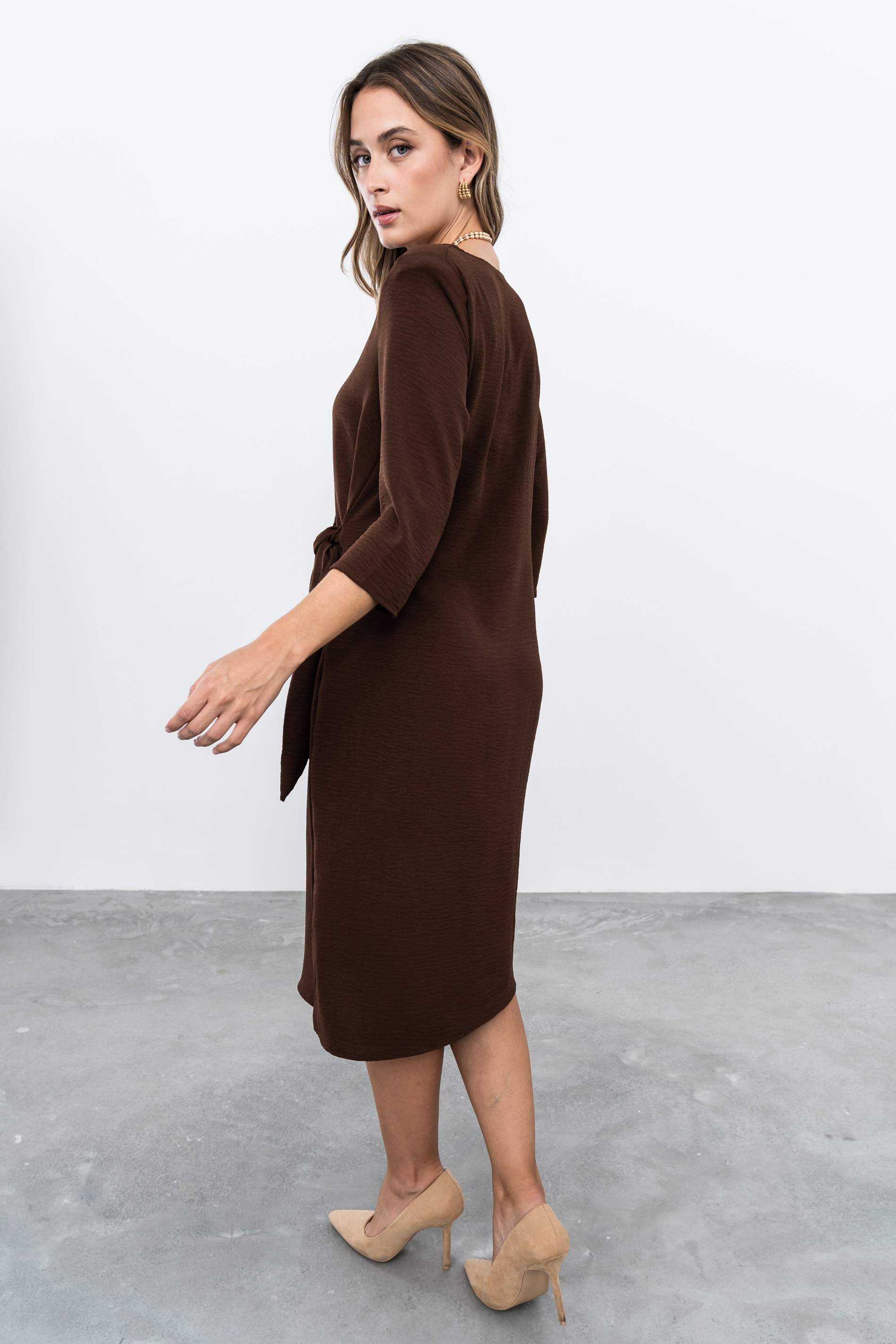VESTIDO EFECTO CRUZADO MARRÓN