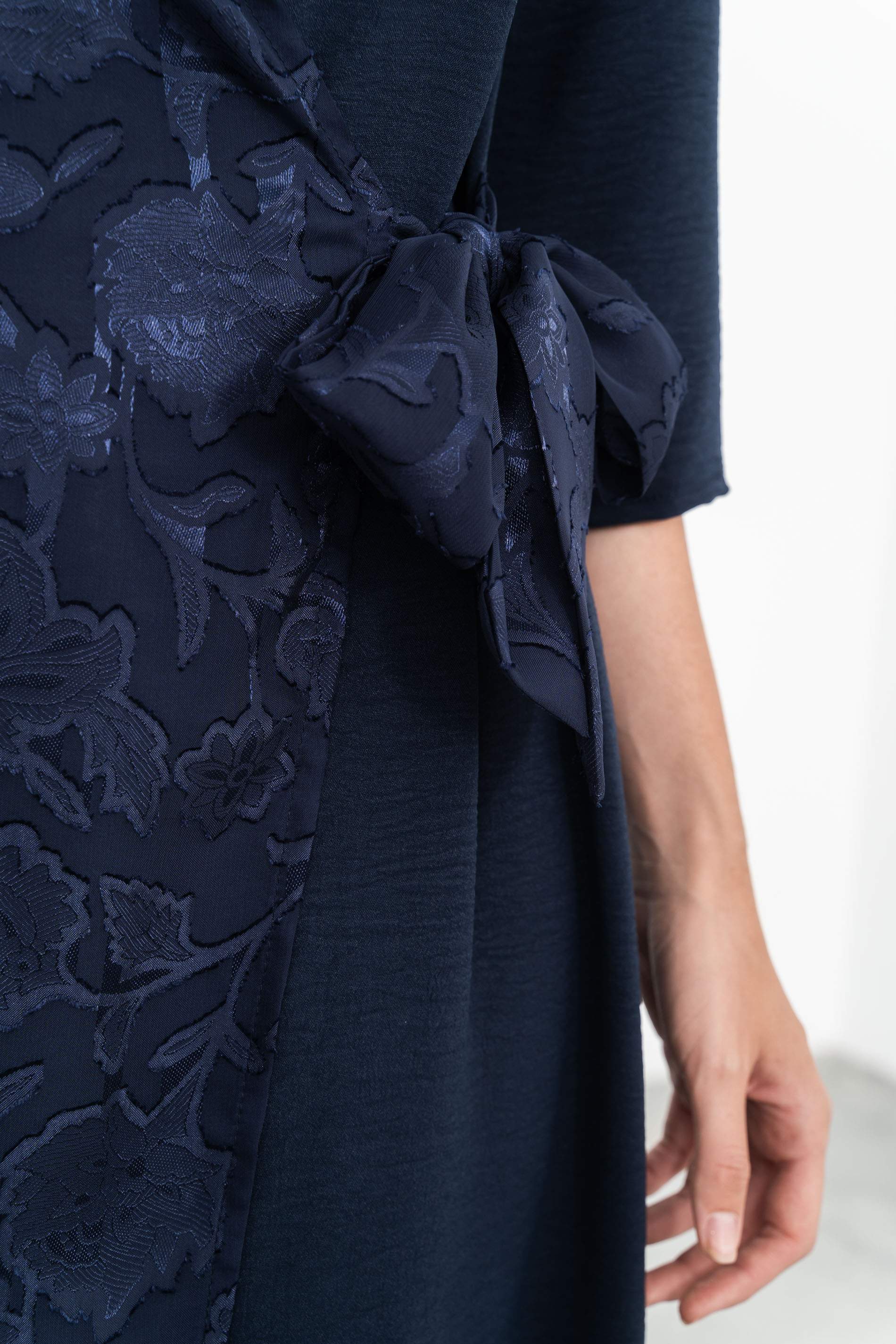 VESTIDO SOBRECAPA JACQUARD MARINO