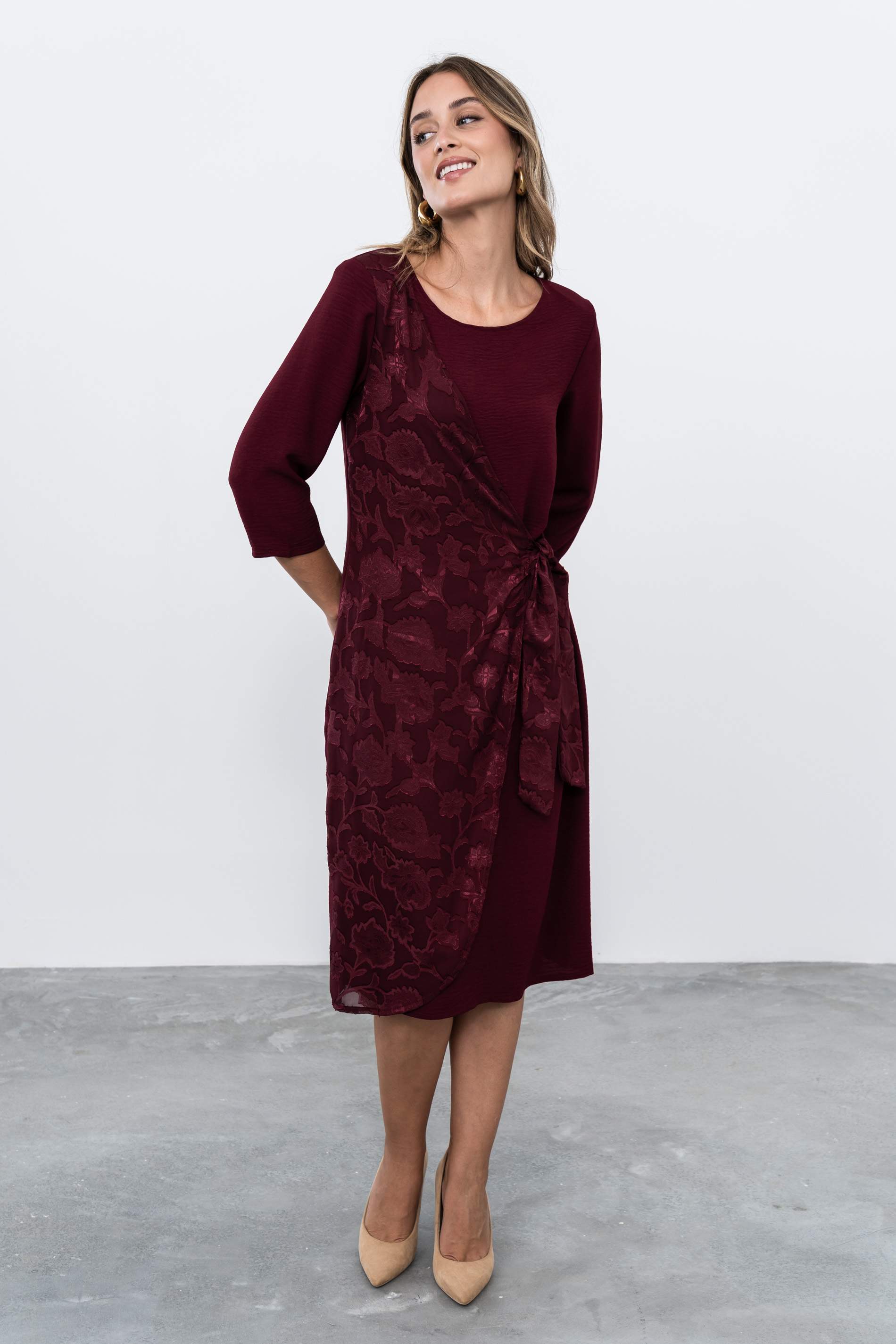 VESTIDO SOBRECAPA JACQUARD BURDEOS