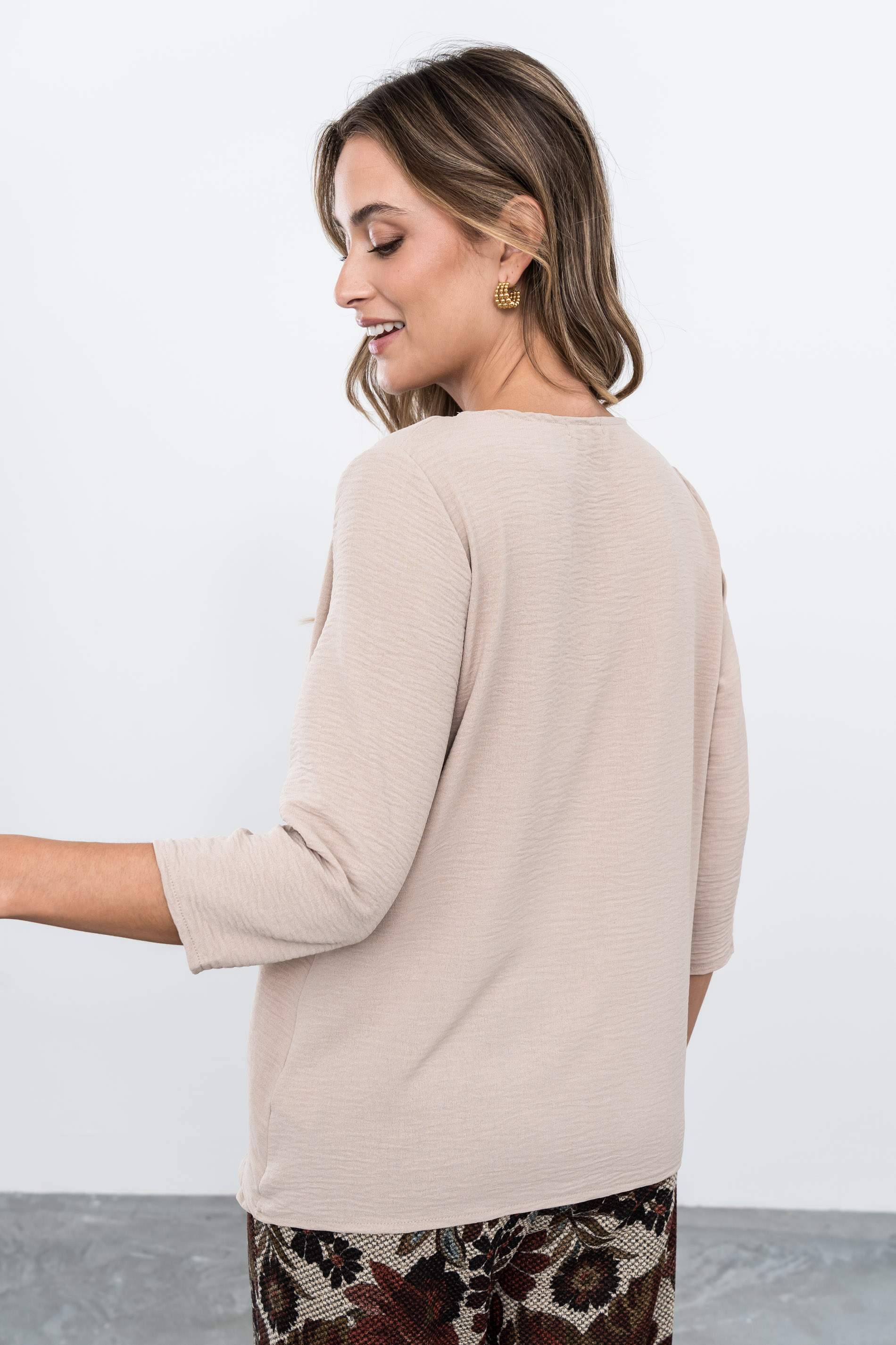 BLUSA DOBLE CAPA NUDO ARENA