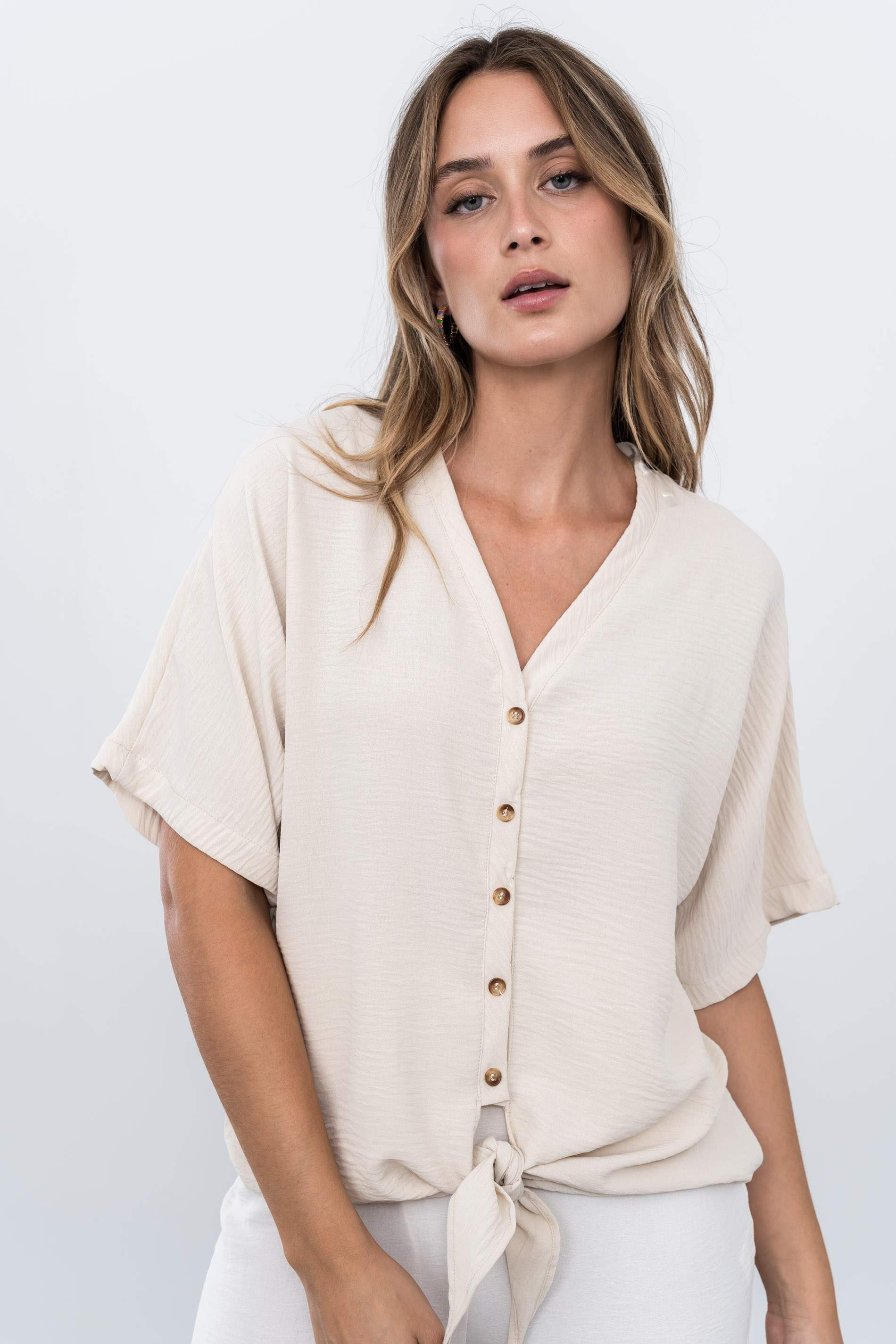 BLUSA BOTONES NUDO BEIGE