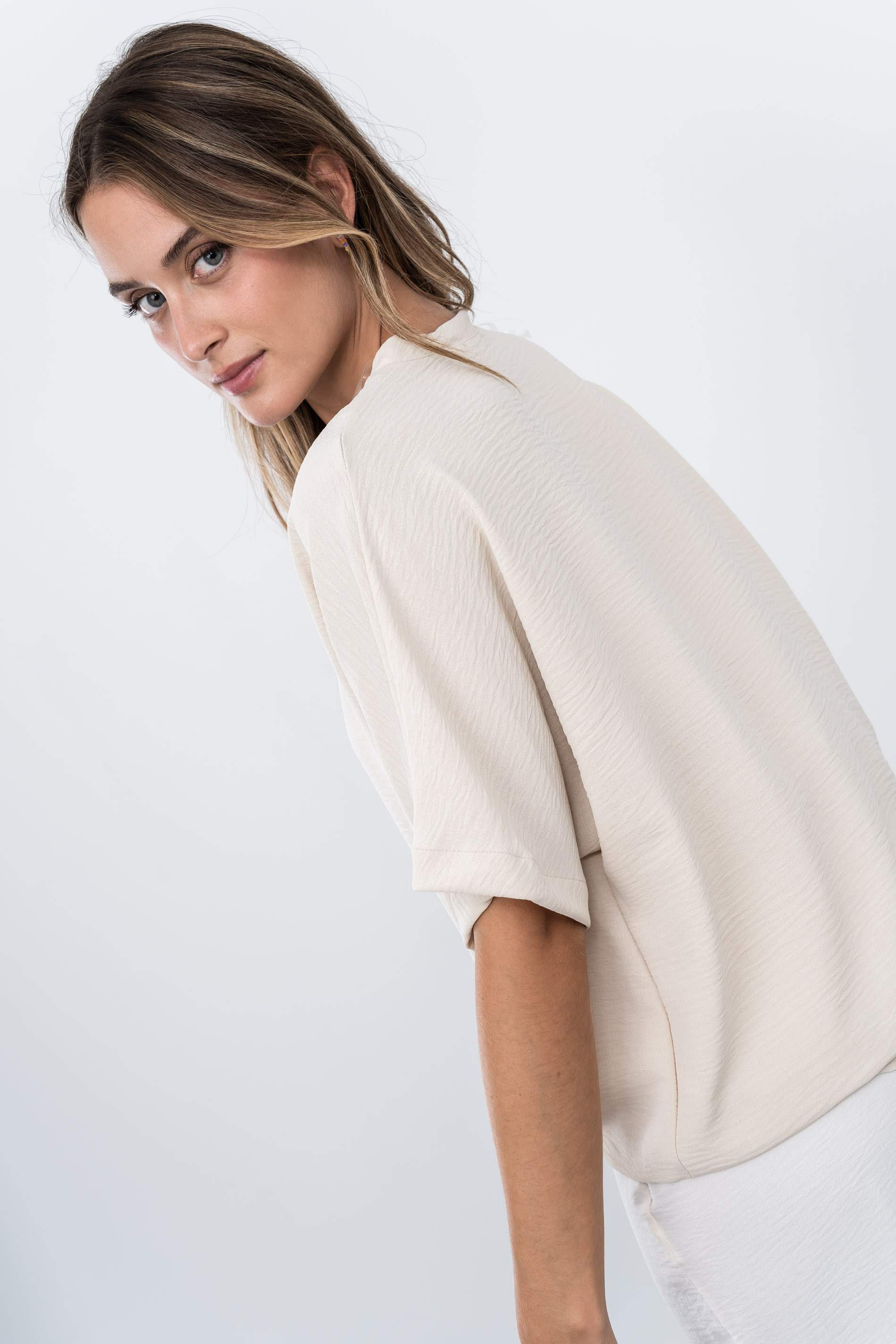 BLUSA BOTONES NUDO BEIGE