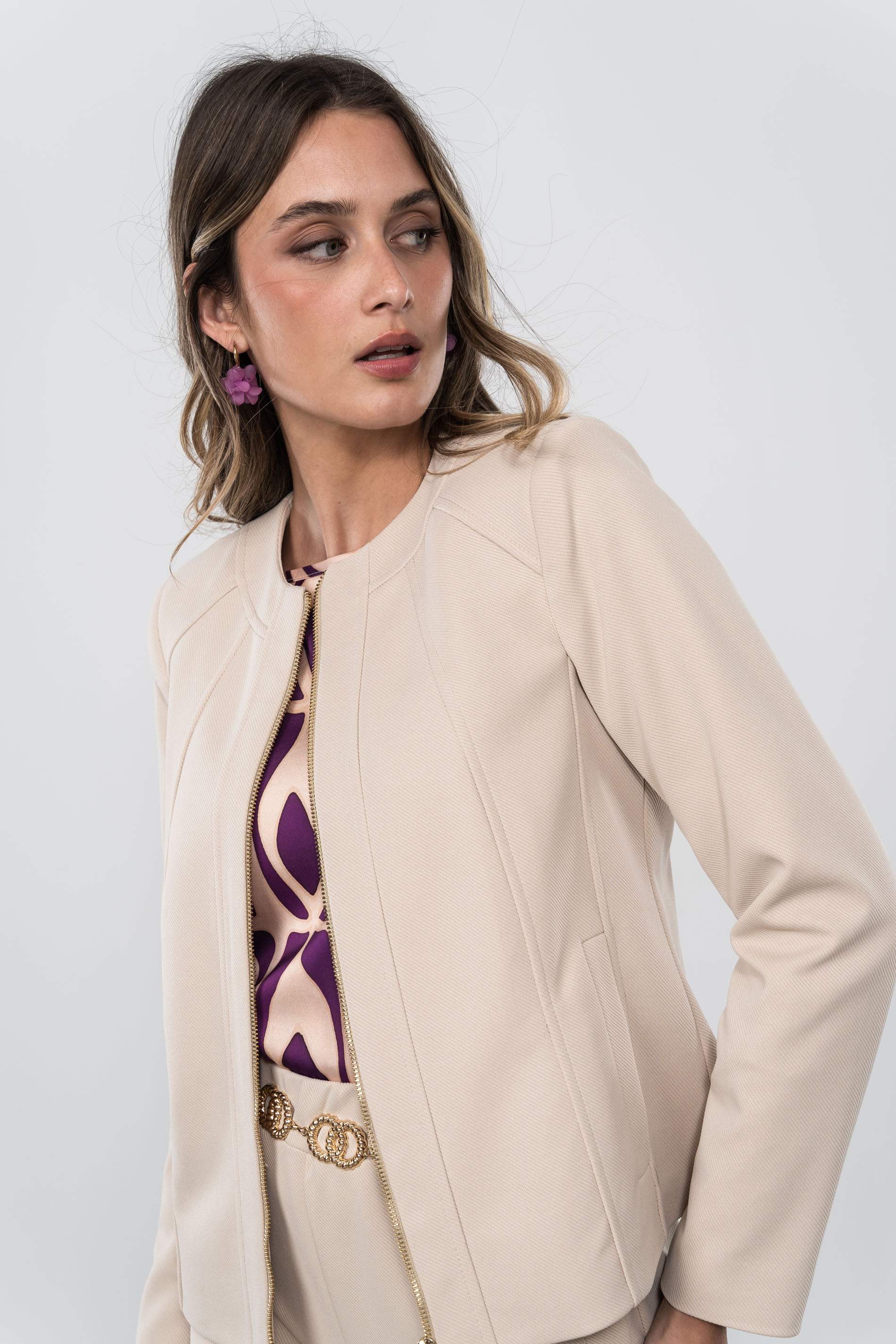 CHAQUETA CORTE CREMALLERA BEIGE