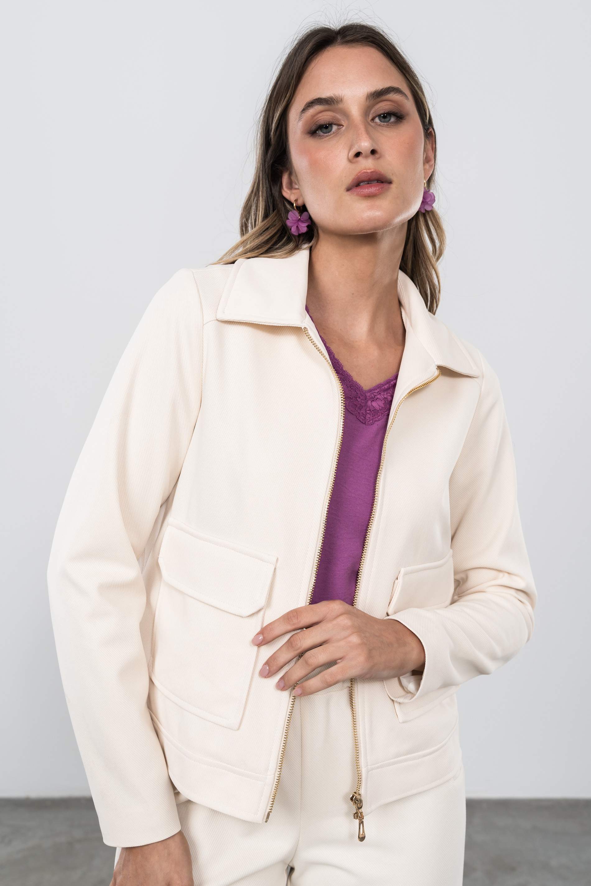 CHAQUETA BOLSILLOS CREMALLERA CRUDO