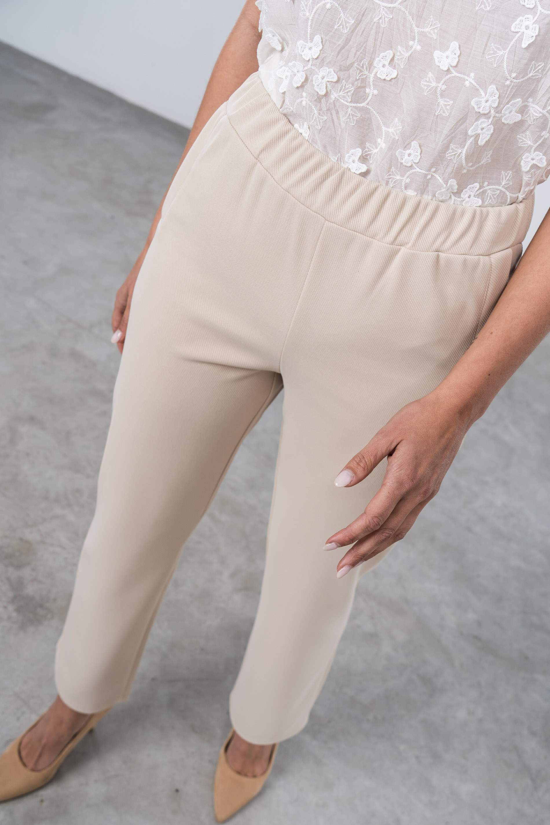 PANTALÓN RECTO BEIGE