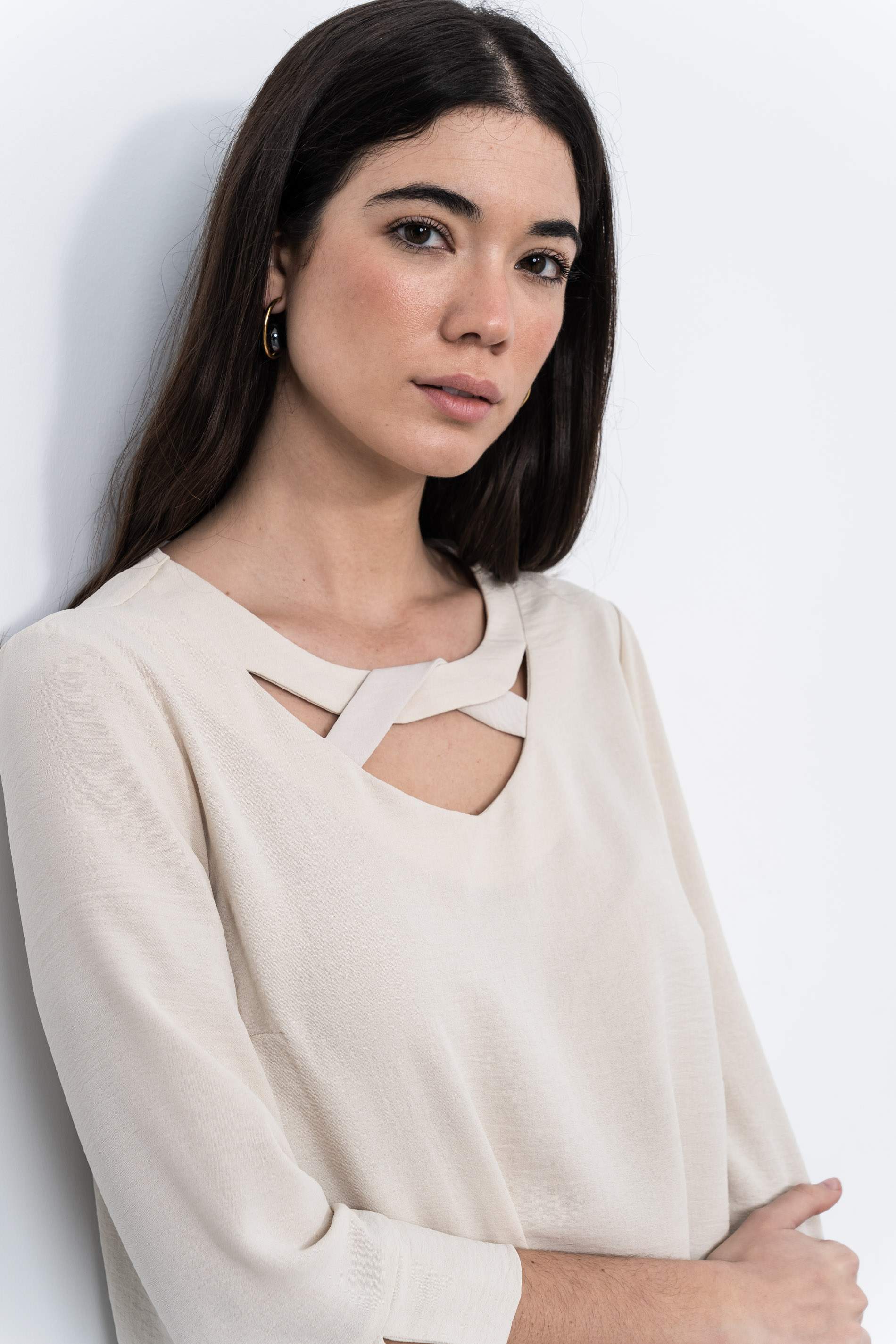 BLUSA CRUCETA CUELLO BEIGE