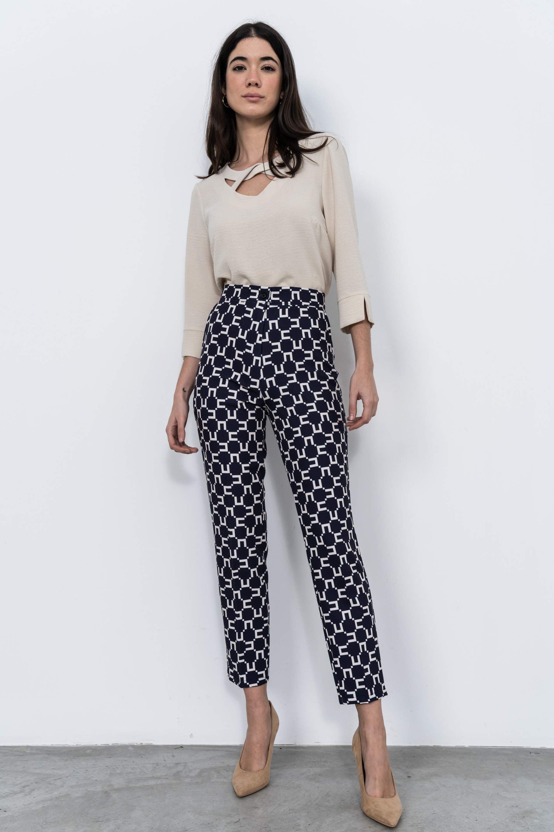 BLUSA CRUCETA CUELLO BEIGE