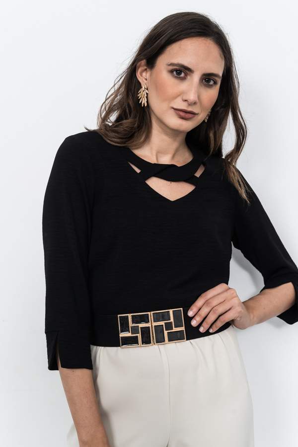 BLUSA CRUCETA CUELLO NEGRO