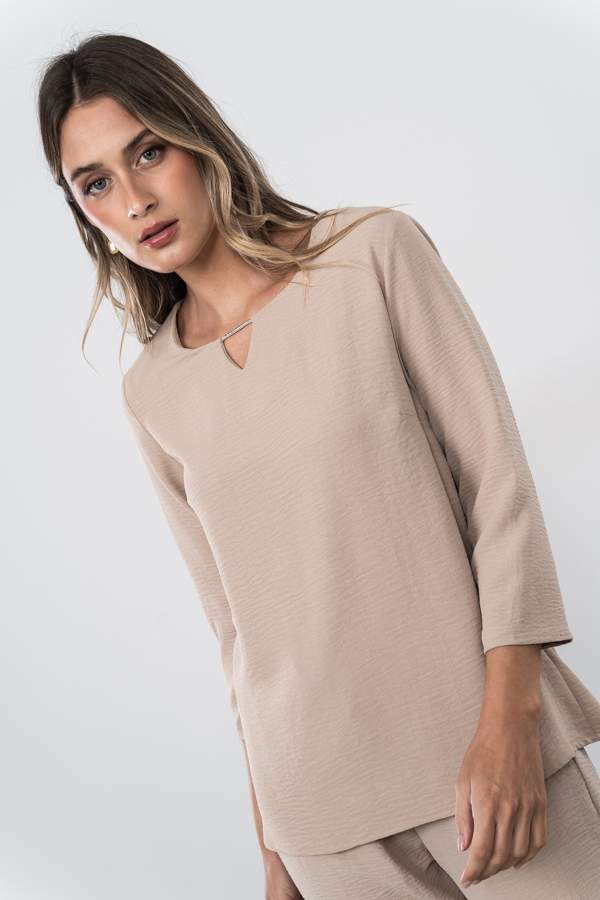 BLUSA DETALLE BRILLO BEIGE
