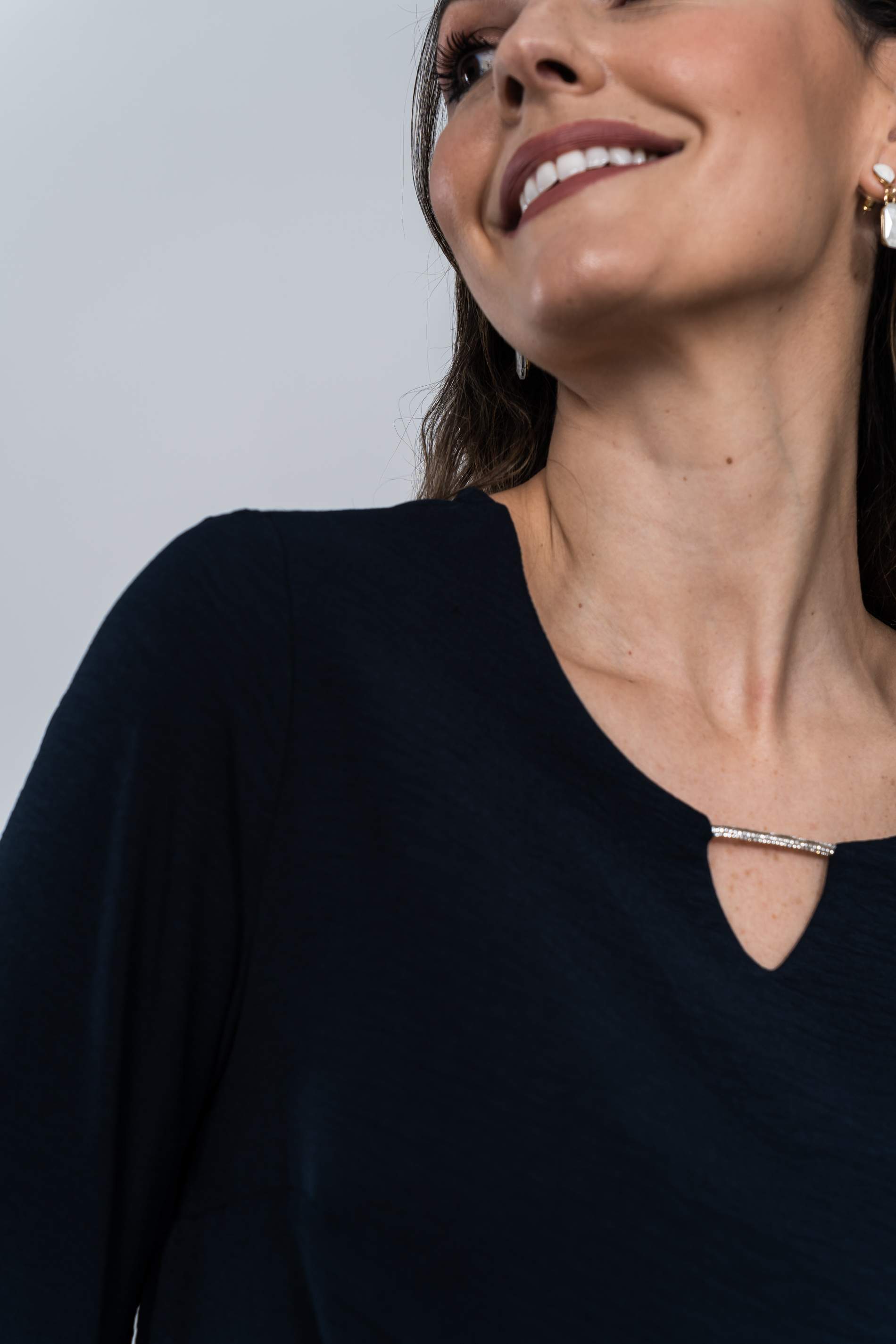 BLUSA DETALLE BRILLO MARINO