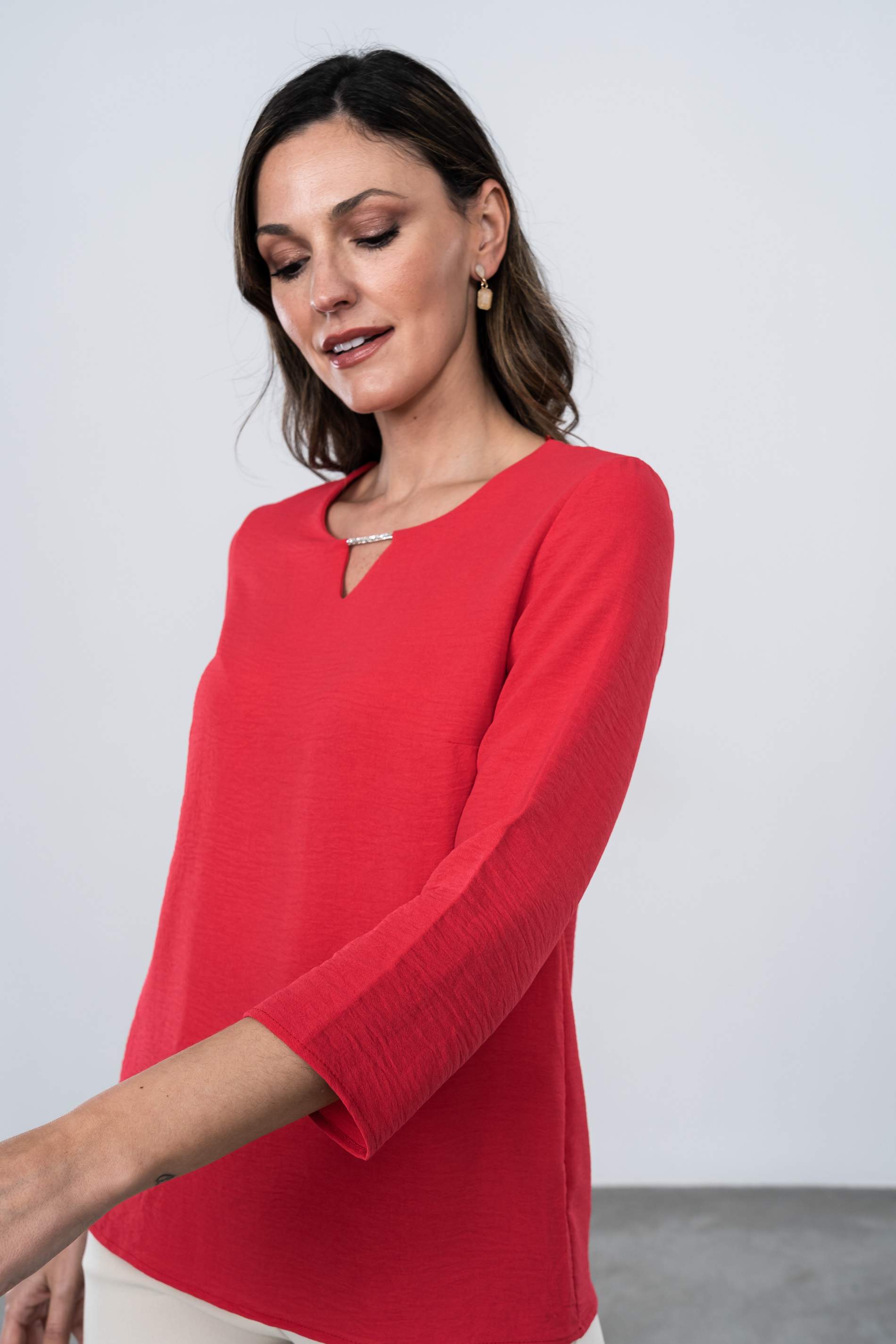 BLUSA DETALLE BRILLO FRESA